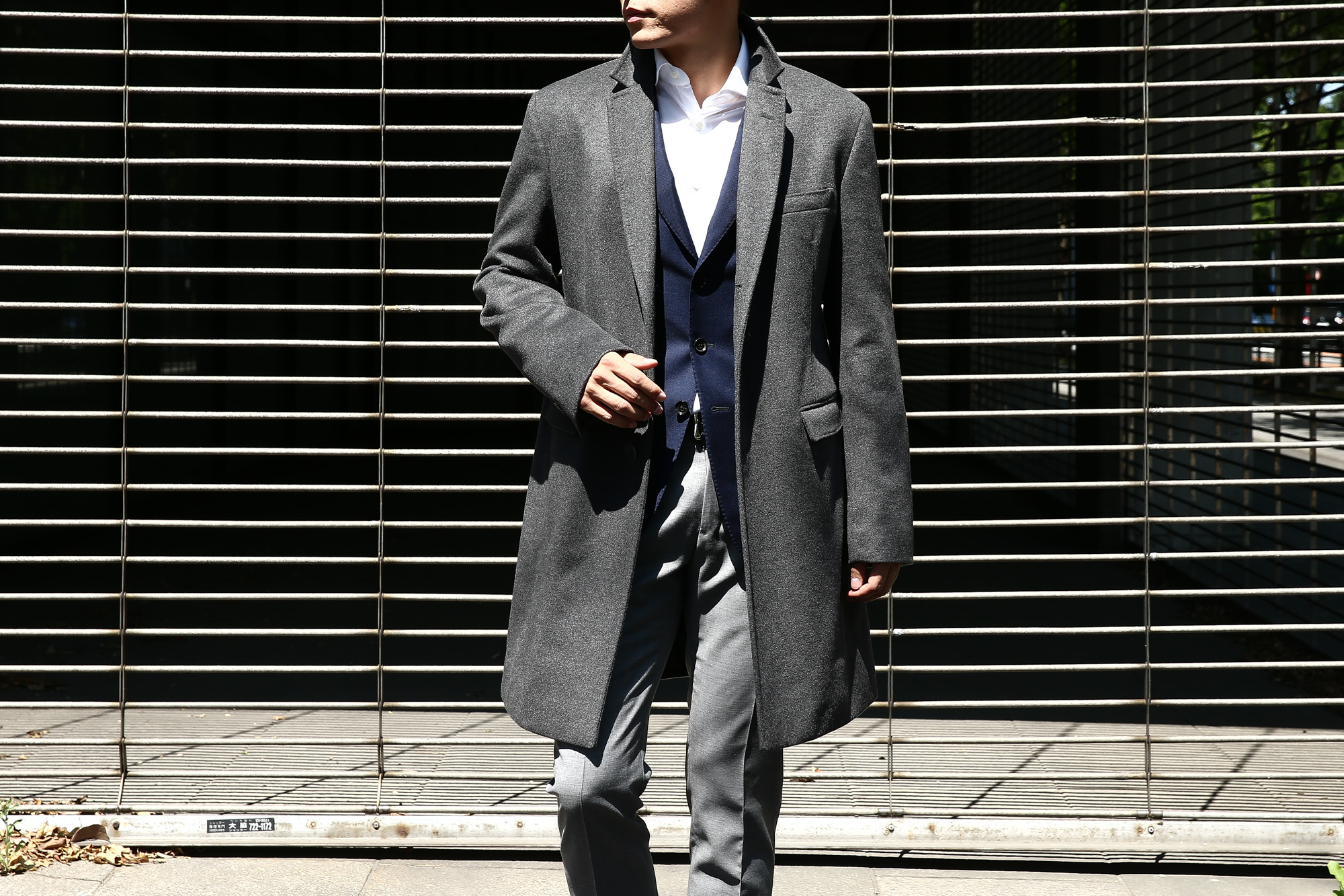 【HERNO / ヘルノ】 CA0058U Cashmere Chester coat カシミア チェスターコート PIACENZA ピアツェンツァ CASHMERE DROPGLIDE NYLON ULTRALIGHT 中綿入り カシミア チェスターコート CHARCOAL (チャコール・9400) Made in italy (イタリア製) 2017 秋冬　のコーディネートスタイル。愛知 名古屋 Alto e Diritto アルト エ デリット herno ヘルノ ダウンコート ビジネススタイル