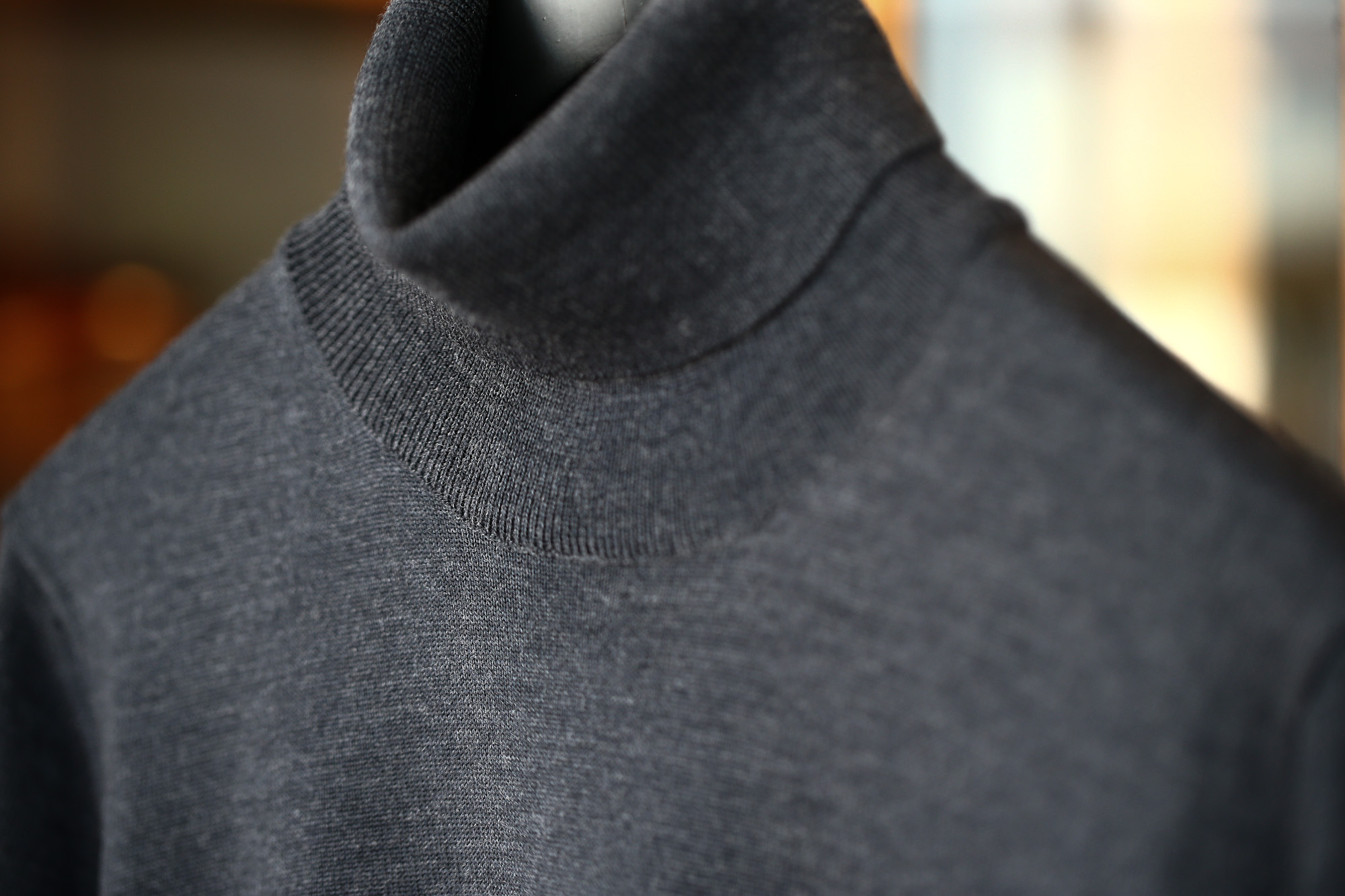 ZANONE (ザノーネ) Turtle Neck Sweater タートルネックセーター VIRGIN WOOL 100% ヴァージンウール100% ハイゲージウールニットセーター CHARCOAL (チャコール・Z0006) made in italy (イタリア製) 2017 秋冬新作 zanone ザノーネ タートルネック 愛知 名古屋 Alto e Diritto アルト エ デリット タートル