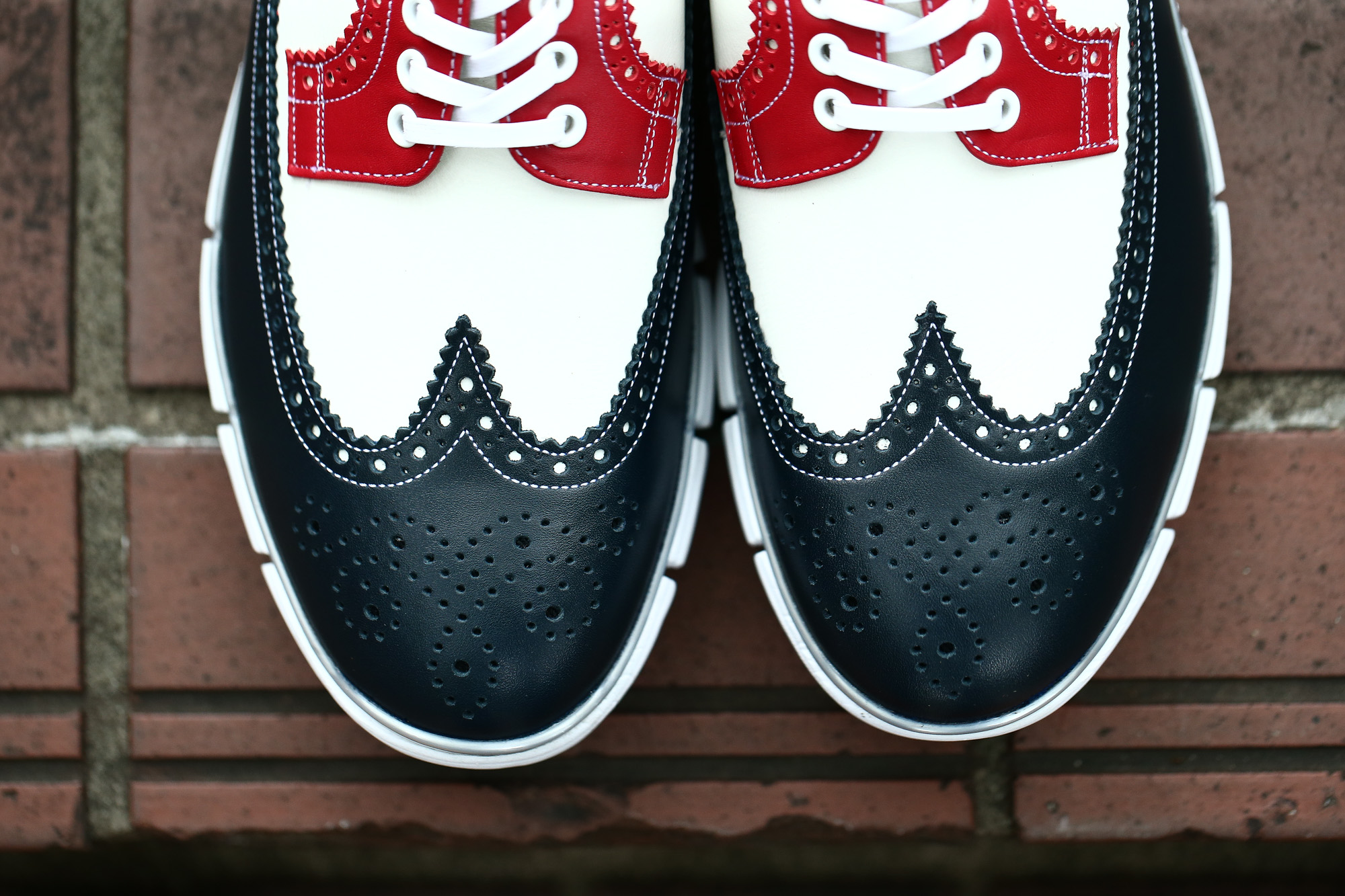 【HIROSHI TSUBOUCHI / ヒロシツボウチ】 HTO-AD05 Wingtip Sneakers トリコロールカラー Calf Leather カーフレザー ウィンングチップ スニーカー NAVY / WHITE / RED (ネイビー / ホワイト / レッド・NV/WH/RE) Made in Japan (日本製) 2017 秋冬新作 hiroshitsubouchi ヒロシツボウチ 木梨則武 ノリさん C.ロナウド クリスティアーノロナウド トリコカラー とんねるずのみなさんのおかげでした トリコロール