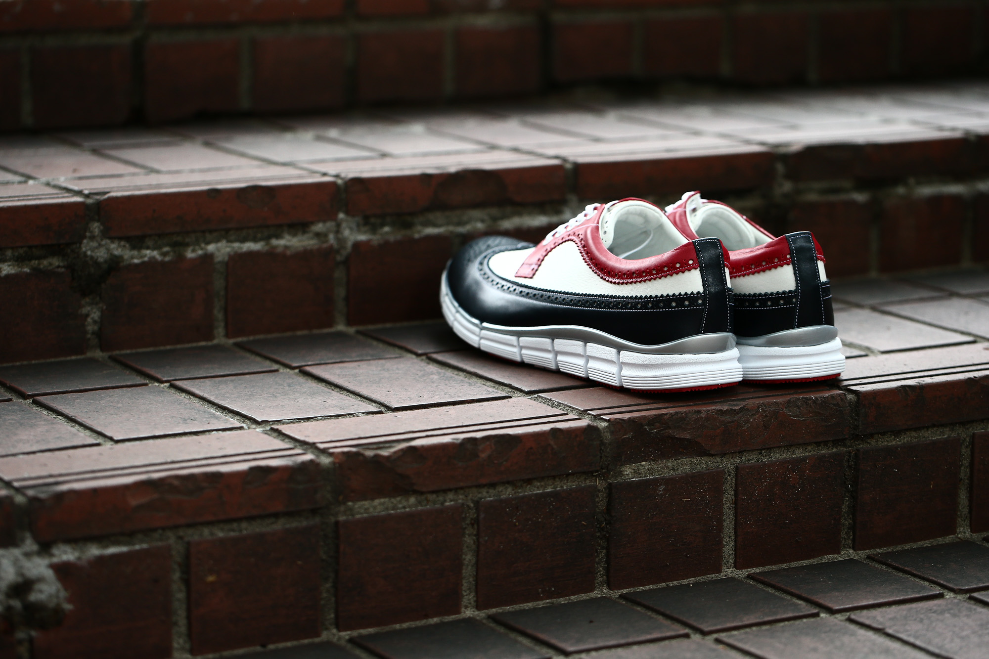 【HIROSHI TSUBOUCHI / ヒロシツボウチ】 HTO-AD05 Wingtip Sneakers トリコロールカラー Calf Leather カーフレザー ウィンングチップ スニーカー NAVY / WHITE / RED (ネイビー / ホワイト / レッド・NV/WH/RE) Made in Japan (日本製) 2017 秋冬新作 hiroshitsubouchi ヒロシツボウチ 木梨則武 ノリさん C.ロナウド クリスティアーノロナウド トリコカラー とんねるずのみなさんのおかげでした トリコロール