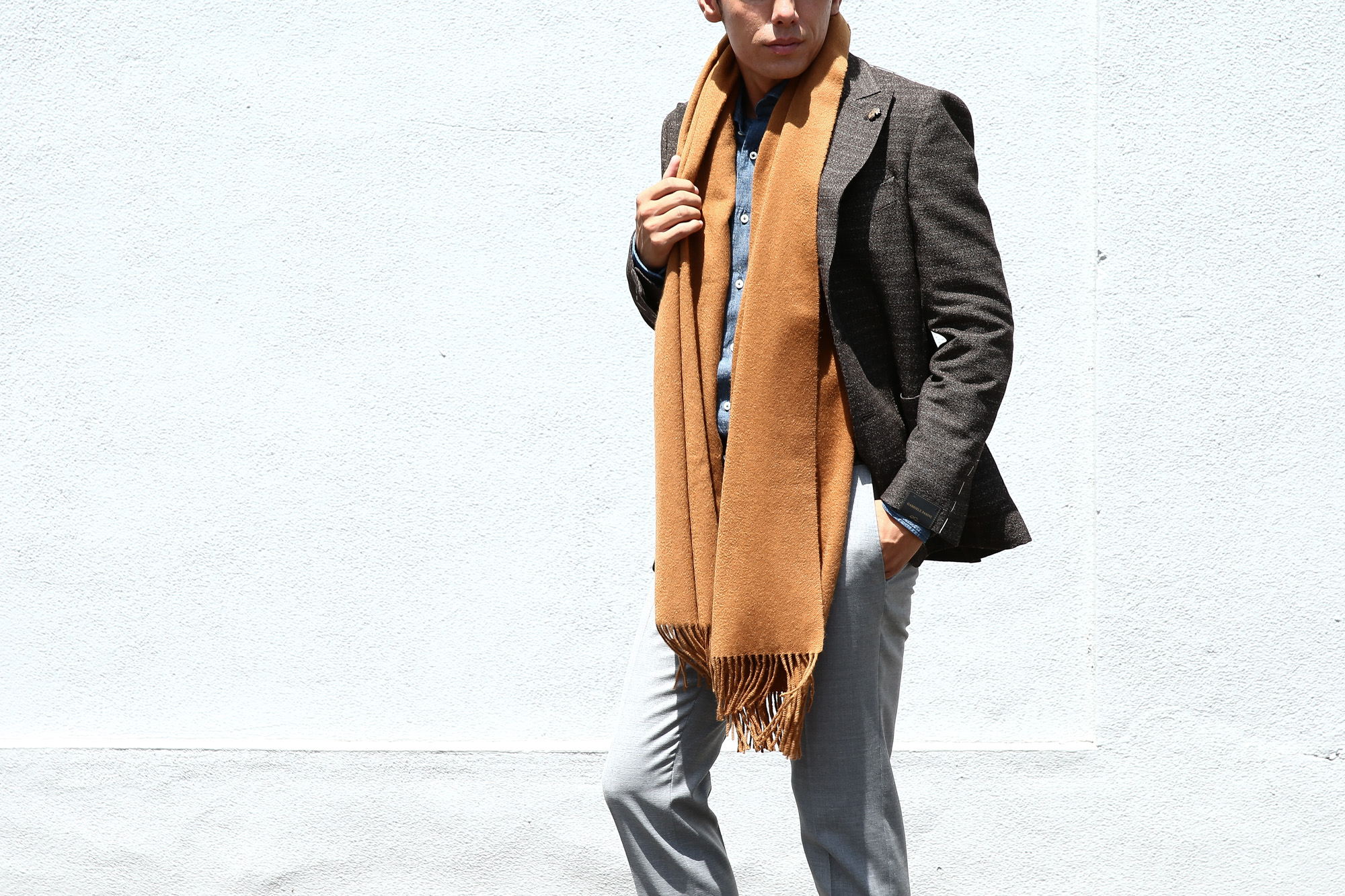 Johnstons (ジョンストンズ) WA56 STOLE Cashmere 100% カシミア 大判 ストール DARK CAMEL (ダークキャメル・SB0311) Made in Scotland (スコットランド製) 2017秋冬　johnstons 愛知 名古屋 Alto e Diritto アルト エ デリット WA56 WA57 大判 ストール カシミア ウール ニットウェア CASHIMERE　CAMEL HAIR　キャメルヘアー  LAMBS WOOL  MERINO WOOL メリノウール ストール マフラー ショールカラー ニット クルーニット タートルニット　SE7234　Merlot　SE7233 Port　SD4415 Nightshade　HA0200 Light Grey　SB0026 Powder　SB0204 Snow　HD0027 Vintage Blue　SD0707 Navy　SC7140 Peacock　SC0700 Tartan Green　SB1058 Cream　HB0333 otter　SB0311 Dark Camel　SA0000 White　HA0200 Light Grey　HA0501 Mid Gey　SA0900 Black