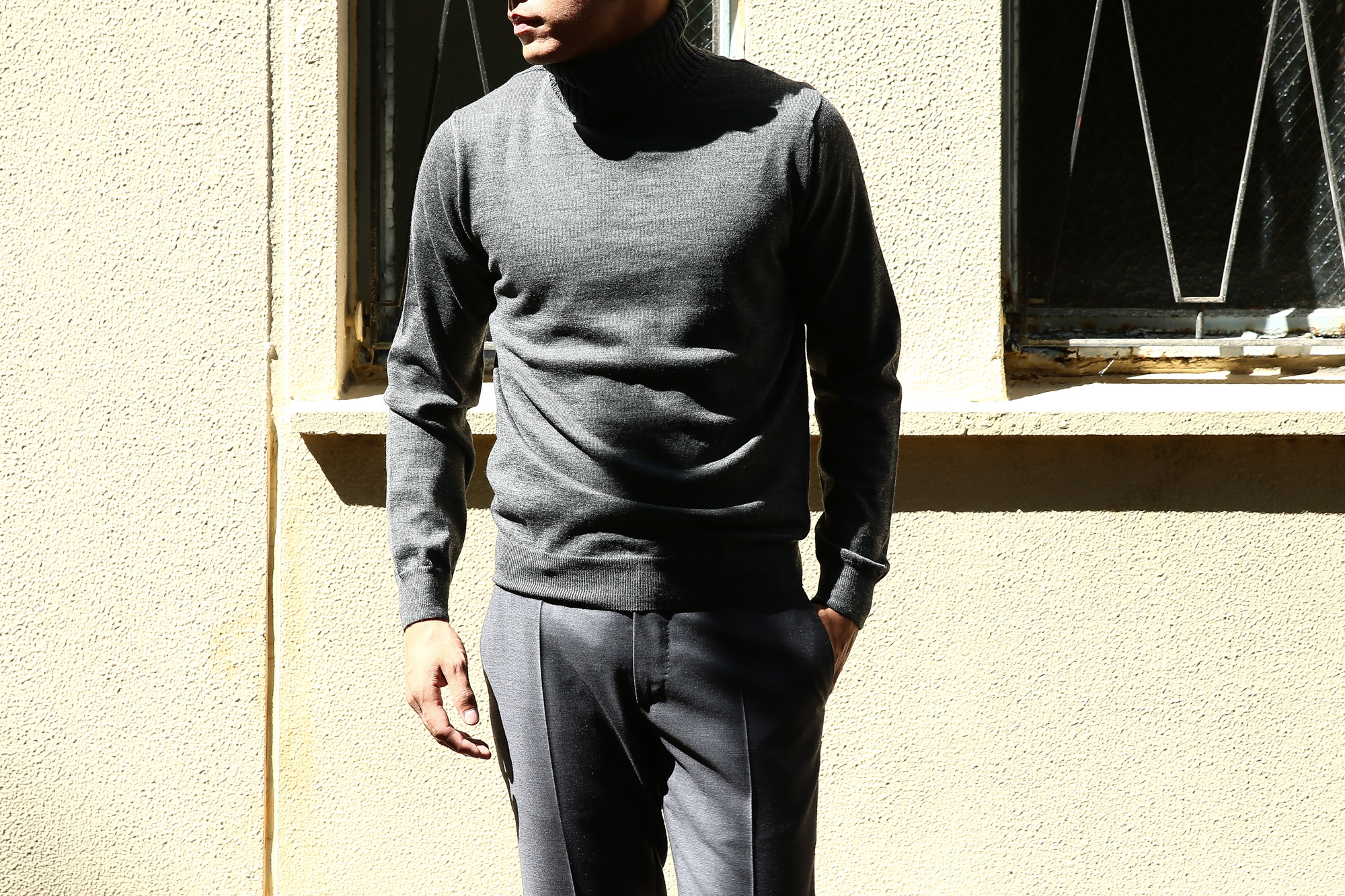 【Cruciani / クルチアーニ】 Turtle Neck Sweater (タートルネックセーター) WOOL 100% 27ゲージ＆9ゲージ ハイゲージウールニット セーター GRAY (グレー・1095) made in italy (イタリア製) 2017 秋冬新作 cruciani クルチアーニ 愛知 名古屋 タートルネック