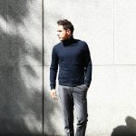【Cruciani / クルチアーニ】 Turtle Neck Sweater (タートルネックセーター) WOOL 100% 27ゲージ&9ゲージ ハイゲージウールニット セーター NAVY (ネイビー・8800) made in italy (イタリア製) 2017 秋冬新作のイメージ
