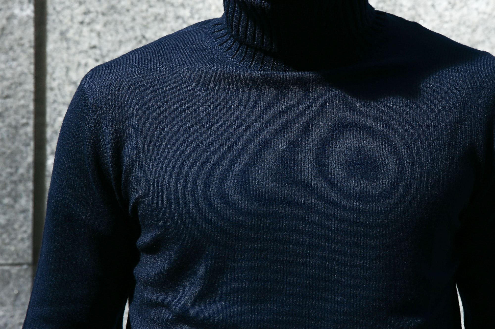 【Cruciani / クルチアーニ】 Turtle Neck Sweater (タートルネックセーター) WOOL 100% 27ゲージ＆9ゲージ ハイゲージウールニット セーター NAVY (ネイビー・8800) made in italy (イタリア製) 2017 秋冬新作 cruciani クルチアーニ 愛知 名古屋 タートルネック