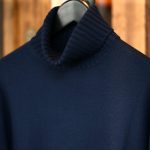 Cruciani (クルチアーニ) Turtle Neck Sweater (タートルネックセーター) WOOL 100% 27ゲージ＆9ゲージ ハイゲージウールニット セーター NAVY (ネイビー・8800) made in italy (イタリア製) 2017 秋冬新作のイメージ