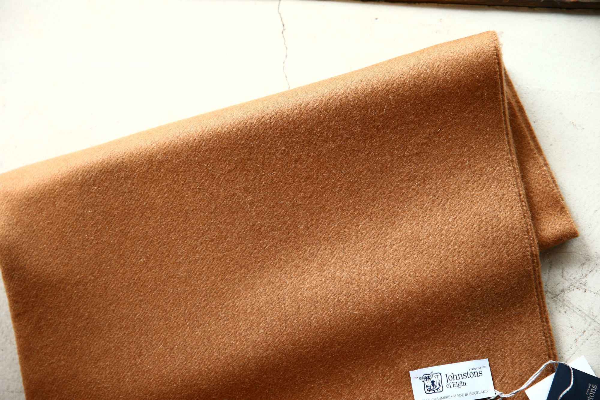 【Johnstons / ジョンストンズ】 WA56 STOLE Cashmere 100% カシミア 大判 ストール DARK CAMEL