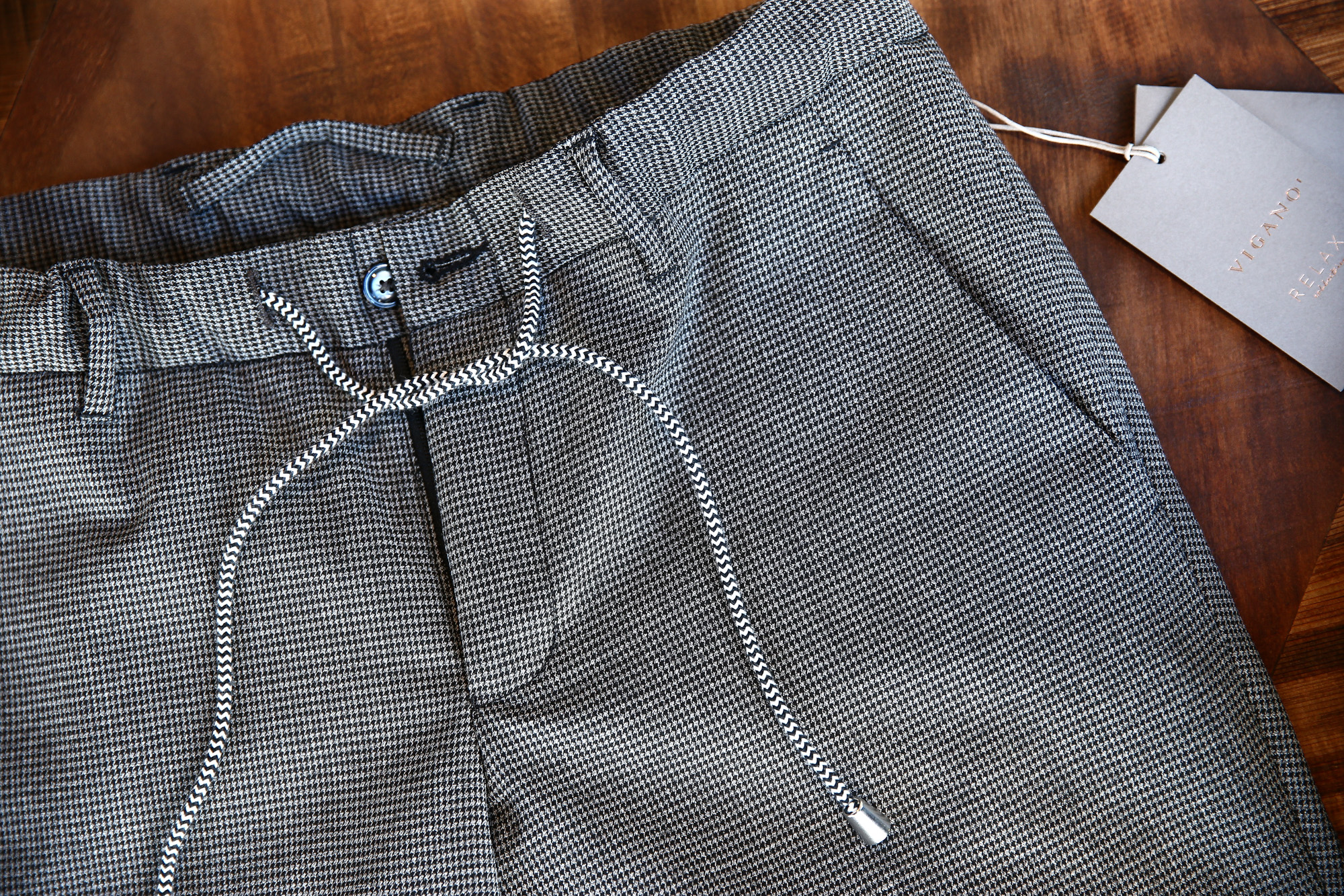 VIGANO (ヴィガーノ) RELAX SLACKS (リラックス スラックス) ウォッシャブルウール ハウンドトゥース テーパード イージーパンツ スラックス MEDIUM GRAY (ミディアムグレー・951) 2017 秋冬新作 vigano 愛知 名古屋 Alto e Diritto アルト エ デリット