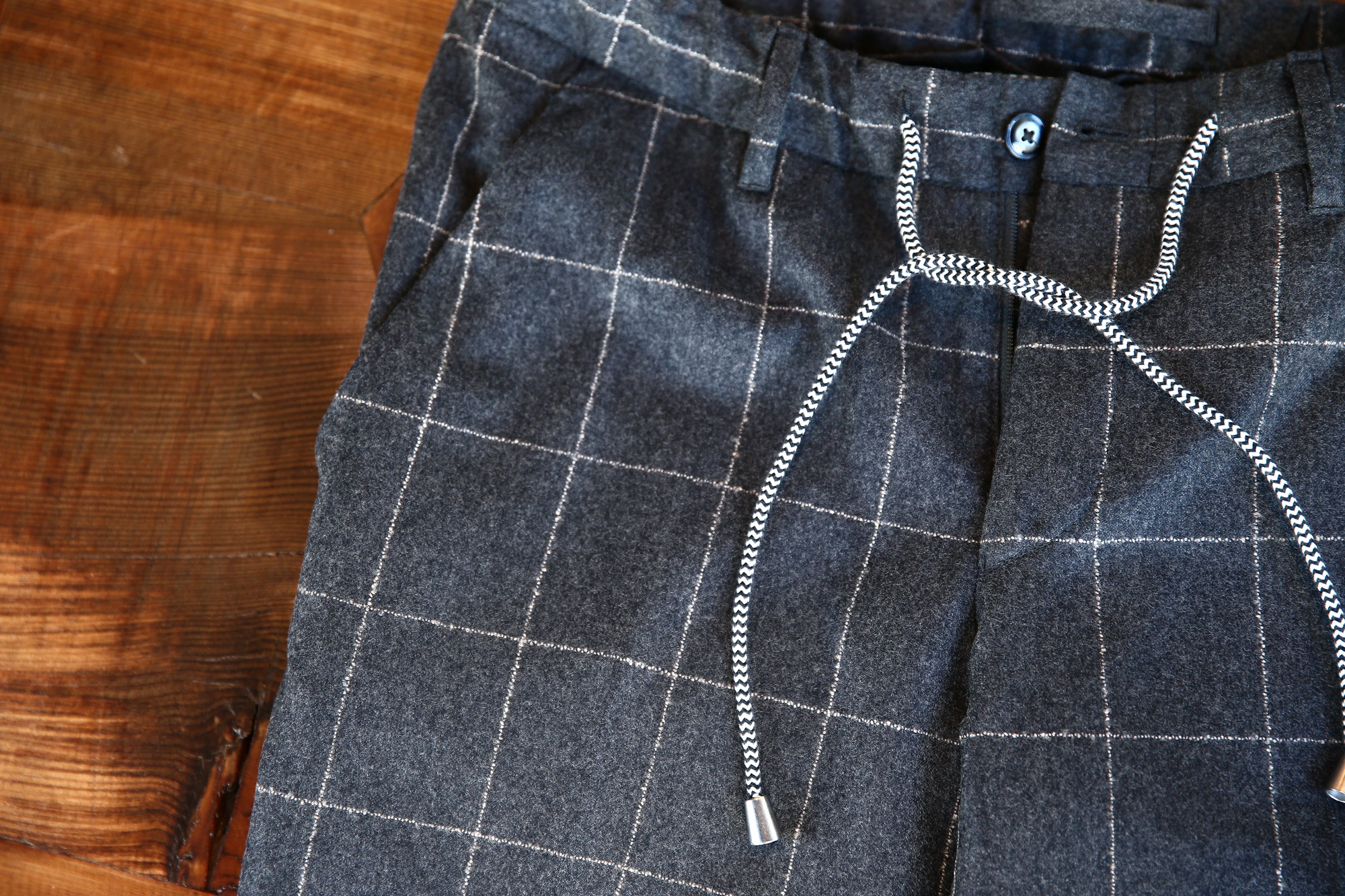 VIGANO (ヴィガーノ) RELAX SLACKS (リラックス スラックス) ウィンドウペンチェック ウール テーパード イージーパンツ スラックス MEDIUM GRAY (ミディアムグレー・951) 2017 秋冬新作 vigano 愛知 名古屋 Alto e Diritto アルト エ デリット