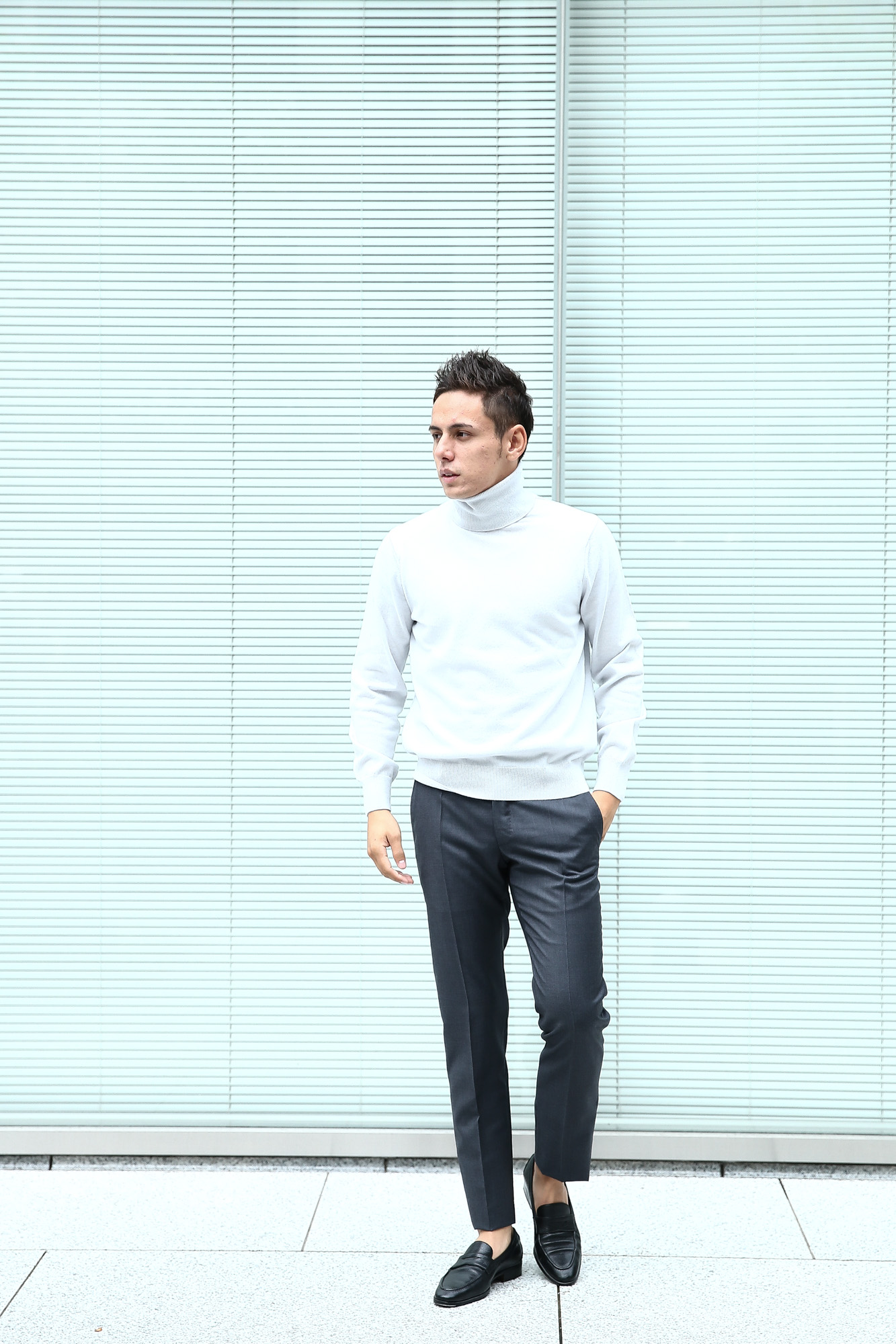 Cruciani (クルチアーニ) Cashmere Turtle Neck Sweater (カシミヤ