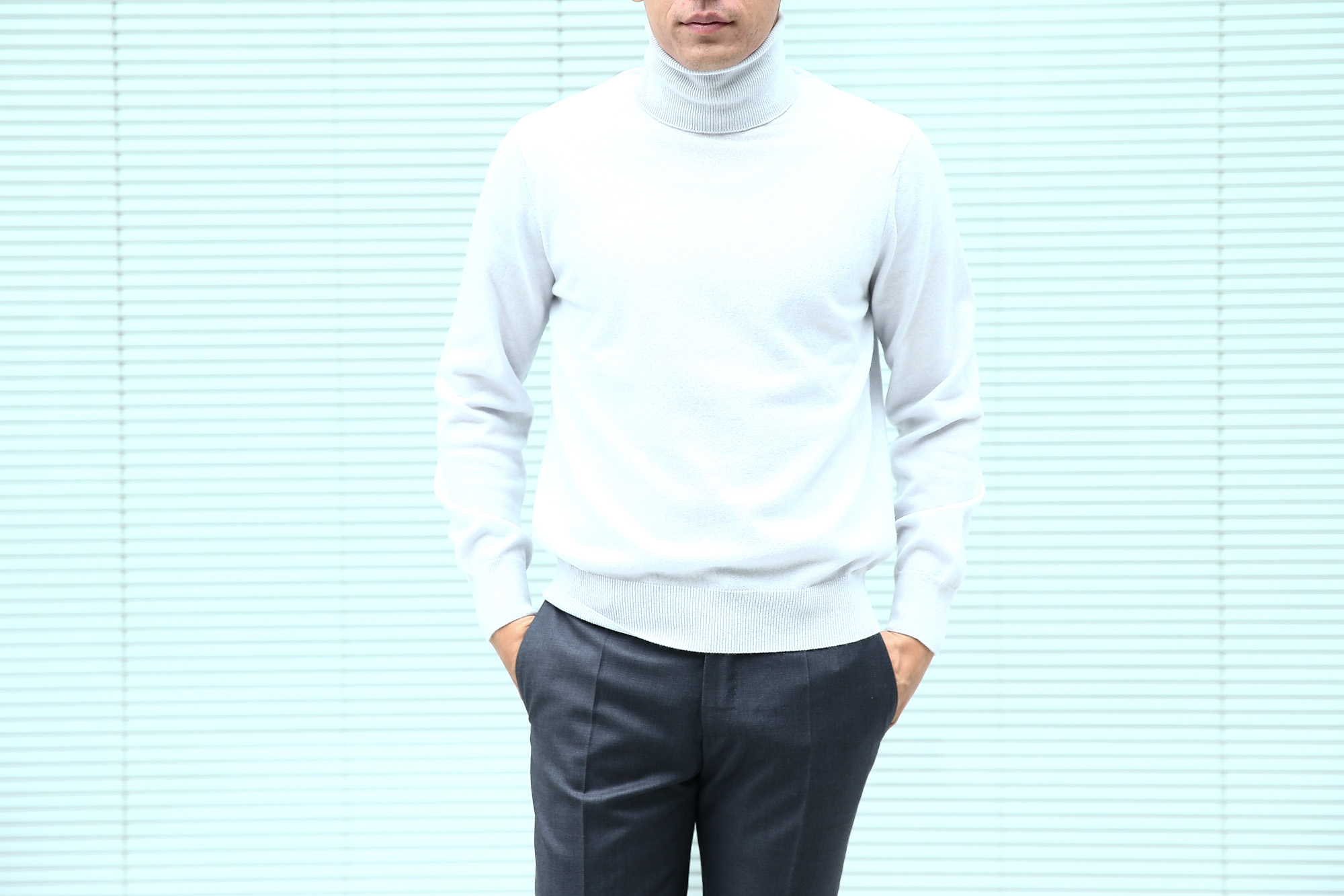 Cruciani (クルチアーニ) Cashmere Turtle Neck Sweater (カシミヤタートルネックセーター) Cashmere 100% 27ゲージ ハイゲージ カシミヤニット セーター ICE GRAY (アイスグレー・51389) made in italy (イタリア製) 2017 秋冬新作 cruciani クルチアーニ 愛知 カシミア 名古屋 タートルネック