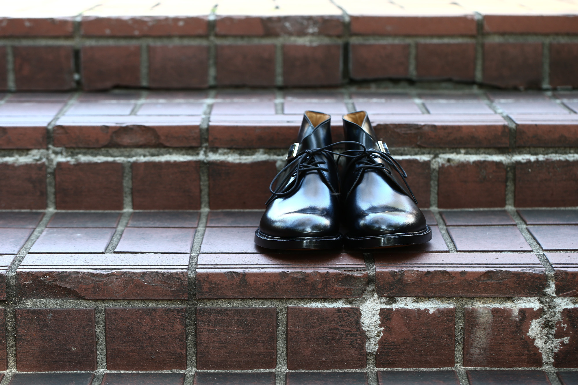 Cuervo (クエルボ) 【Derringer /// デリンジャー】 Annonay Vocalou Calf Leather アノネイ社 ボカルーカーフレザー Double Leather Sole Chukka Boots チャッカブーツ  BLACK(ブラック) MADE IN JAPAN(日本製) 2017 秋冬新作 Annonay Vocalou Calf Leather Goodyear Welt Process Leather Sole  BLACK MADE IN JAPAN 愛知 名古屋 Alto e Diritto アルト エ デリット クエルボ cuervo ブーツ ブライドルレザー 牛革 ブライドル ブーツ　コラボレート ヒロシツボウチ 坪内浩 エンツォボナフェ ボナフェ ベネチアンクリーム JOHN LOBB ジョンロブ CHURCH’S チャーチ JOSEPH CHEANEY ジョセフチーニー CORTHAY コルテ ALFRED SARGENT アルフレッドサージェント CROCKETT&JONES クロケットジョーンズ F.LLI GIACOMETTI フラテッリジャコメッティ ENZO BONAFE エンツォボナフェ BETTANIN&VENTURI ベッタニンヴェントゥーリ JALAN SRIWIJAYA ジャランスリウァヤ J.W.WESTON ジェイエムウエストン SANTONI サントーニ SERGIO ROSSI セルジオロッシ CARMINA カルミナ