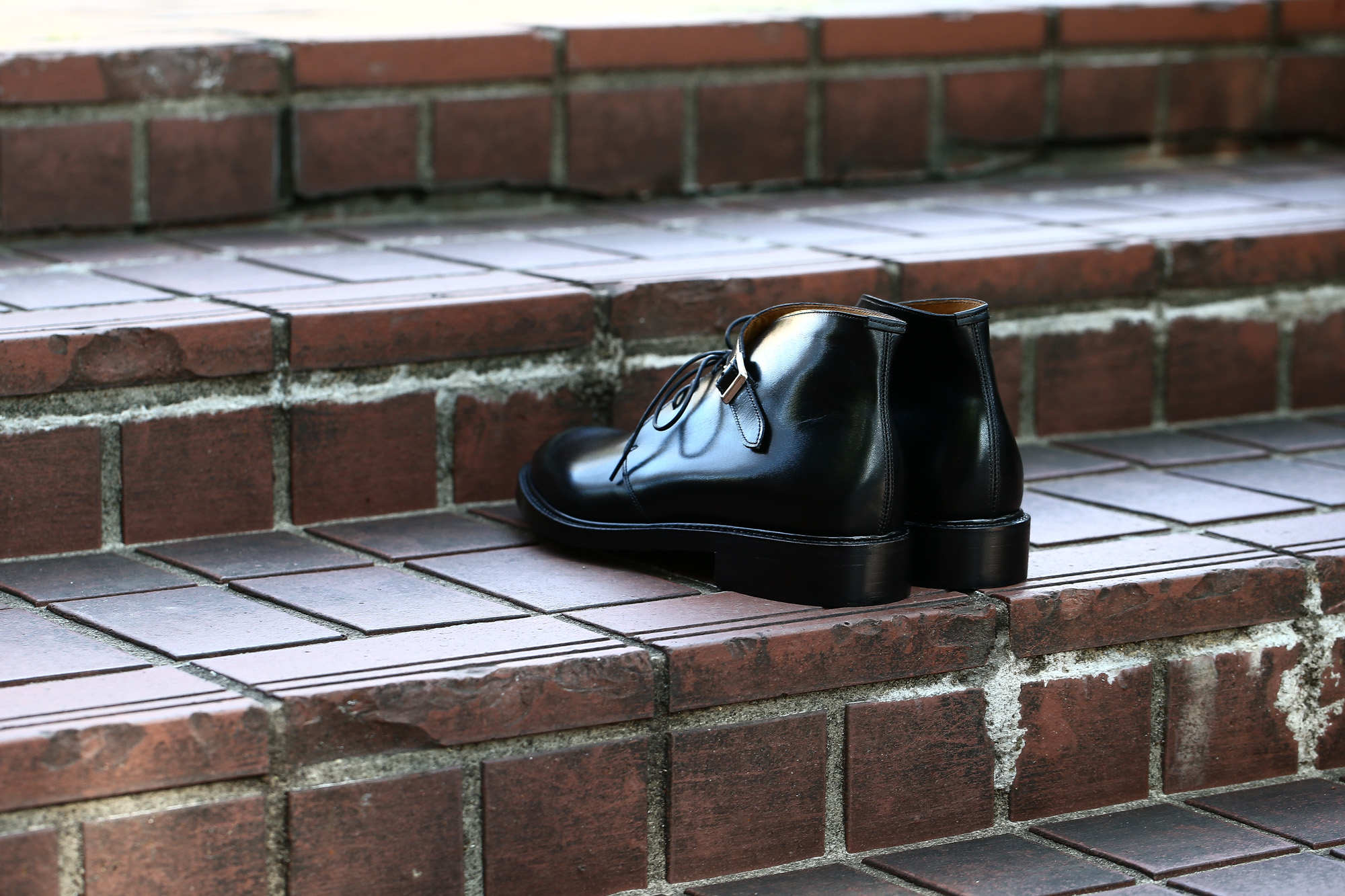 Cuervo (クエルボ) 【Derringer /// デリンジャー】 Annonay Vocalou Calf Leather アノネイ社 ボカルーカーフレザー Double Leather Sole Chukka Boots チャッカブーツ  BLACK(ブラック) MADE IN JAPAN(日本製) 2017 秋冬新作 Annonay Vocalou Calf Leather Goodyear Welt Process Leather Sole  BLACK MADE IN JAPAN 愛知 名古屋 Alto e Diritto アルト エ デリット クエルボ cuervo ブーツ ブライドルレザー 牛革 ブライドル ブーツ　コラボレート ヒロシツボウチ 坪内浩 エンツォボナフェ ボナフェ ベネチアンクリーム JOHN LOBB ジョンロブ CHURCH’S チャーチ JOSEPH CHEANEY ジョセフチーニー CORTHAY コルテ ALFRED SARGENT アルフレッドサージェント CROCKETT&JONES クロケットジョーンズ F.LLI GIACOMETTI フラテッリジャコメッティ ENZO BONAFE エンツォボナフェ BETTANIN&VENTURI ベッタニンヴェントゥーリ JALAN SRIWIJAYA ジャランスリウァヤ J.W.WESTON ジェイエムウエストン SANTONI サントーニ SERGIO ROSSI セルジオロッシ CARMINA カルミナ