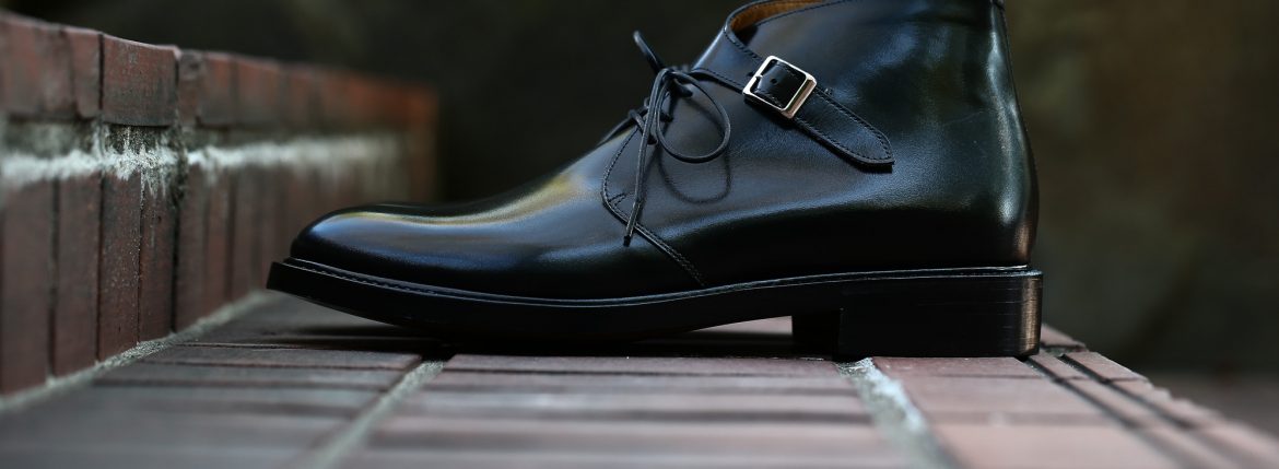 Cuervo (クエルボ) 【Derringer /// デリンジャー】 Annonay Vocalou Calf Leather アノネイ社 ボカルーカーフレザー Double Leather Sole Chukka Boots チャッカブーツ BLACK(ブラック) MADE IN JAPAN(日本製) 2017 秋冬新作 Annonay Vocalou Calf Leather Goodyear Welt Process Leather Sole BLACK MADE IN JAPAN 愛知 名古屋 ZODIAC ゾディアック クエルボ cuervo ブーツ ブライドルレザー 牛革 ブライドル ブーツ　コラボレート ヒロシツボウチ 坪内浩 エンツォボナフェ ボナフェ ベネチアンクリーム JOHN LOBB ジョンロブ CHURCH’S チャーチ JOSEPH CHEANEY ジョセフチーニー CORTHAY コルテ ALFRED SARGENT アルフレッドサージェント CROCKETT&JONES クロケットジョーンズ F.LLI GIACOMETTI フラテッリジャコメッティ ENZO BONAFE エンツォボナフェ BETTANIN&VENTURI ベッタニンヴェントゥーリ JALAN SRIWIJAYA ジャランスリウァヤ J.W.WESTON ジェイエムウエストン SANTONI サントーニ SERGIO ROSSI セルジオロッシ CARMINA カルミナ