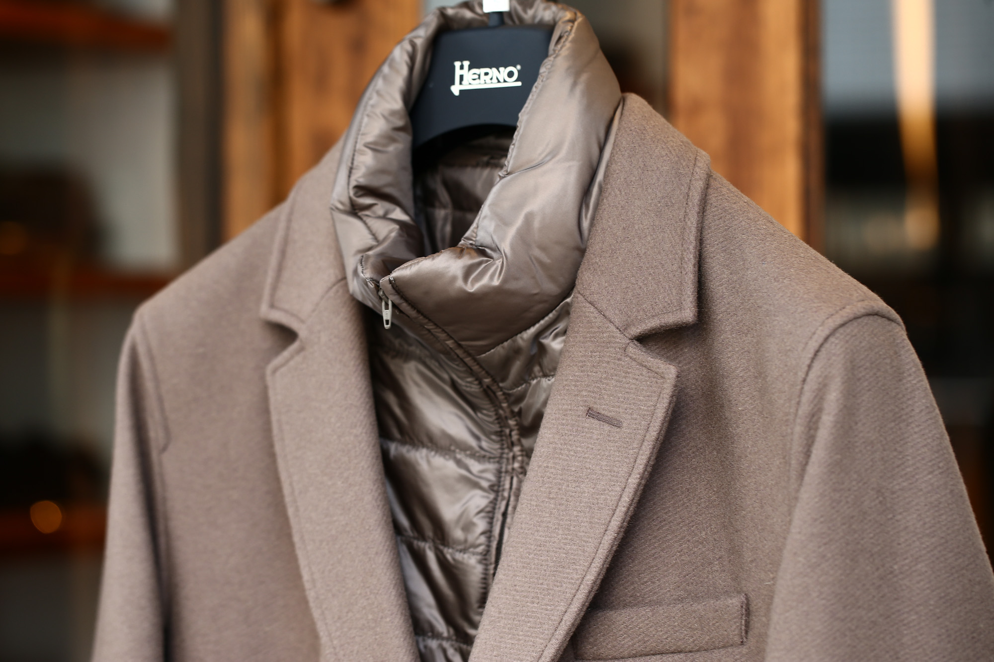 HERNO(ヘルノ) CA0045U Chester coat チェスターコート LANA DIAGONALE NYLON ULTRALIGHT 中綿入り ウールチェスターコート LIGHT BROWN (ライトブラウン・2700) Made in italy (イタリア製) 2017 秋冬新作 愛知 名古屋 Alto e Diritto アルト エ デリット herno ヘルノ ダウンコート ビジネススタイル