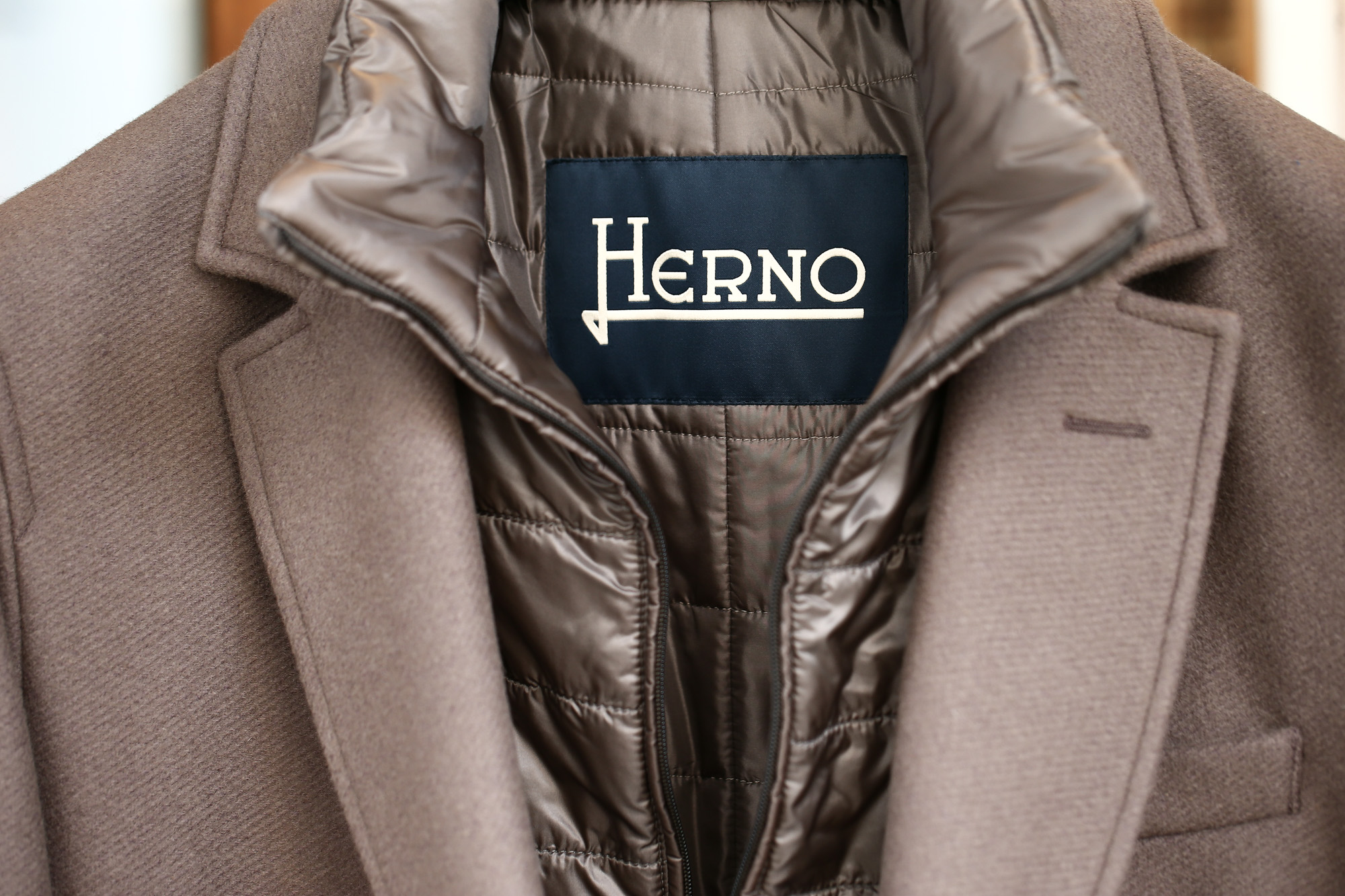 HERNO(ヘルノ) CA0045U Chester coat チェスターコート LANA DIAGONALE NYLON ULTRALIGHT 中綿入り ウールチェスターコート LIGHT BROWN (ライトブラウン・2700) Made in italy (イタリア製) 2017 秋冬新作 愛知 名古屋 Alto e Diritto アルト エ デリット herno ヘルノ ダウンコート ビジネススタイル