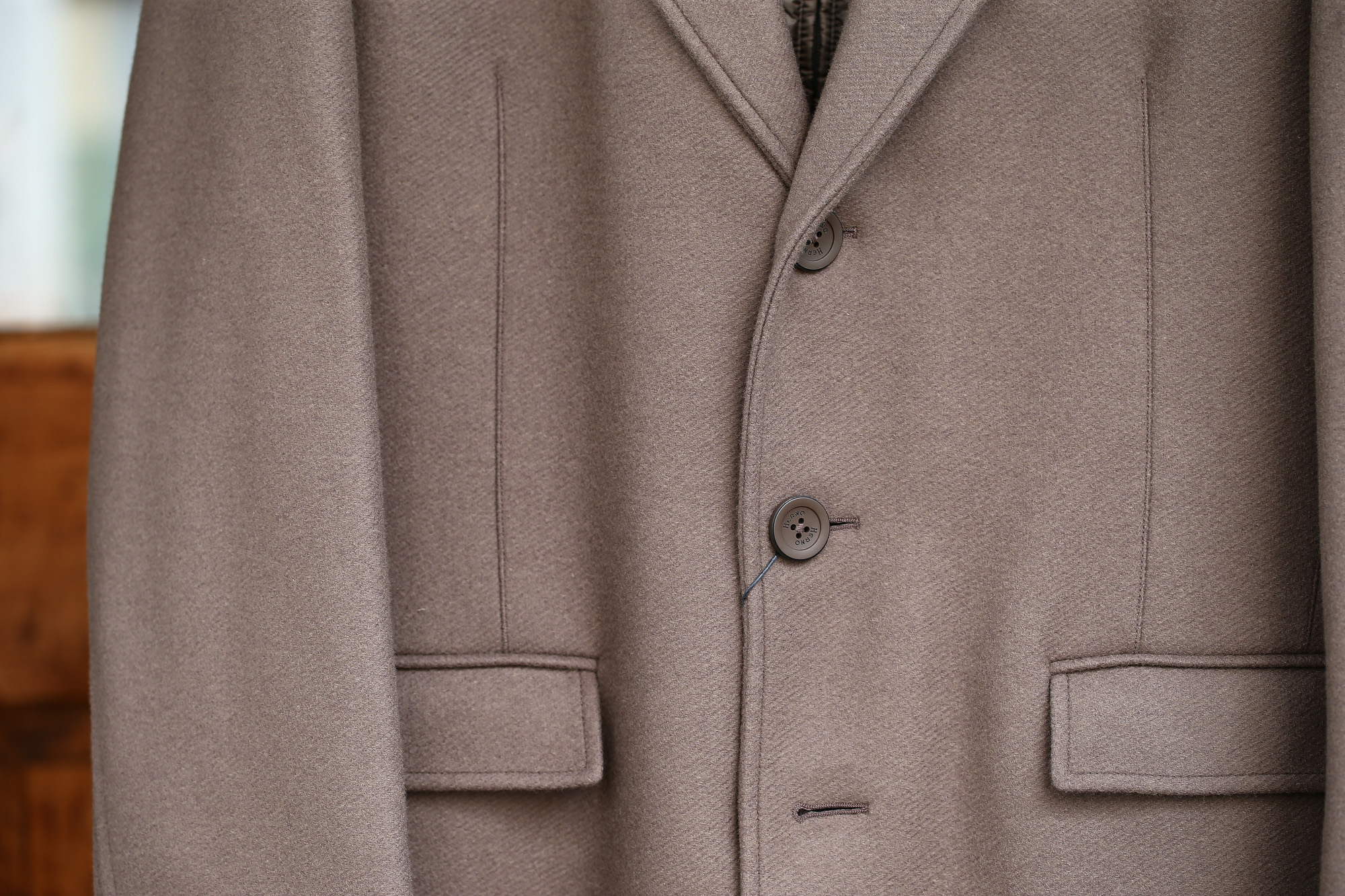 HERNO(ヘルノ) CA0045U Chester coat チェスターコート LANA DIAGONALE NYLON ULTRALIGHT 中綿入り ウールチェスターコート LIGHT BROWN (ライトブラウン・2700) Made in italy (イタリア製) 2017 秋冬新作 愛知 名古屋 Alto e Diritto アルト エ デリット herno ヘルノ ダウンコート ビジネススタイル