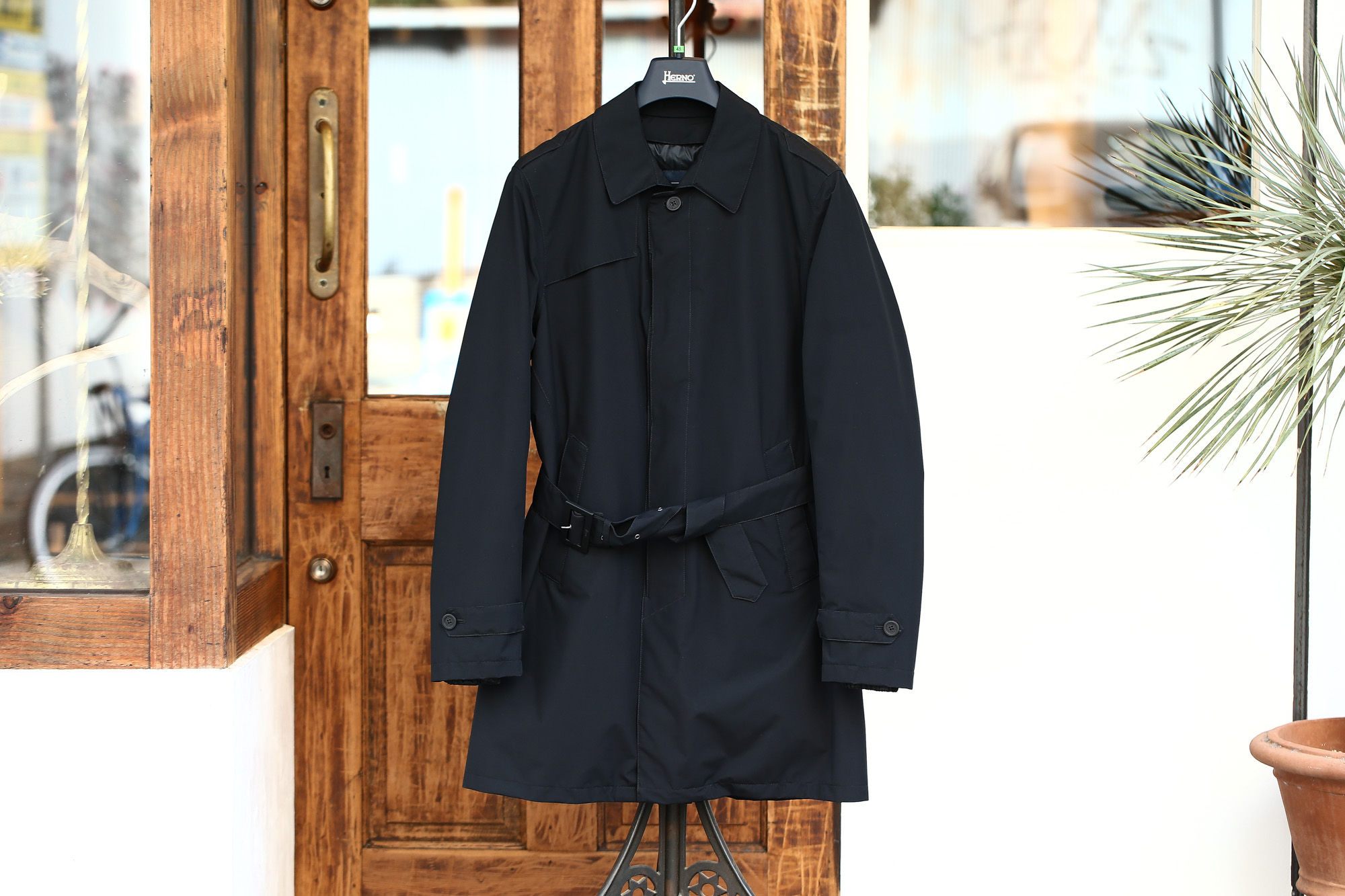 【HERNO / ヘルノ】 PI077UL LAMINAR Belted coat (ラミナー ベルテッドコート) GORE-TEX (ゴアテックス) 完全防水 ステンカラー シングル ベルテッドコート BLACK (ブラック・9300) 2017 秋冬新作 愛知 名古屋 herno ヘルノ ダウンコート 42,44,46,48,50,52,54