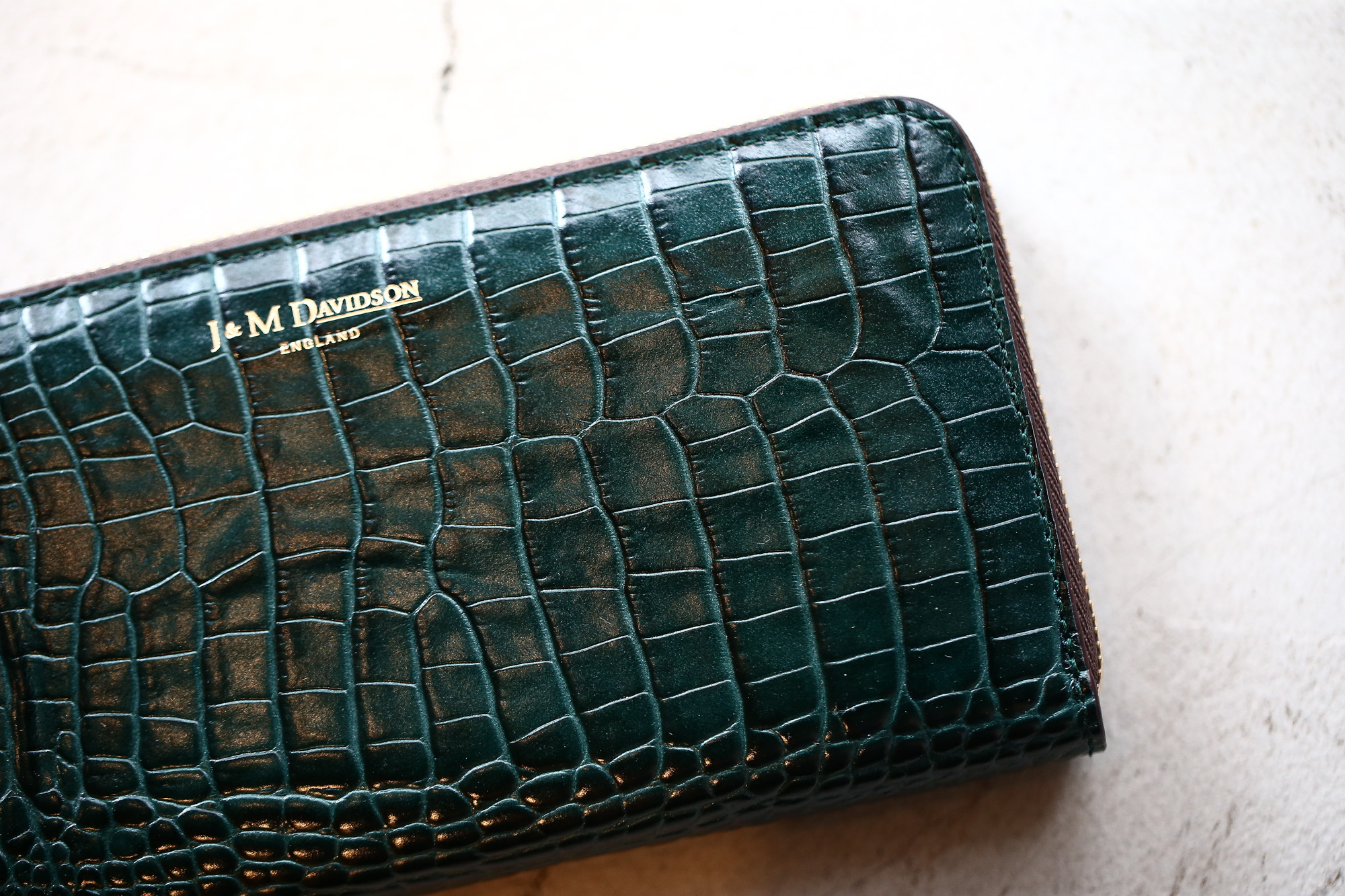 J&M DAVIDSON (ジェイアンドエムデヴィッドソン) ELONGATED ZIP WALLET (エロンゲーテッド ジップ ウォレット) 7444 SMALL MOCK CROC (クロコダイル型押し) 長財布 ウォレット BOTTLE GREEN / NIGTH (ボトルグリーン / ナイト・4800) Made in spain (スペイン製) 2017 秋冬新作 jandmdavidson jmdavidson 財布 サイフ 愛知 名古屋 Alto e Diritto アルト エ デリット