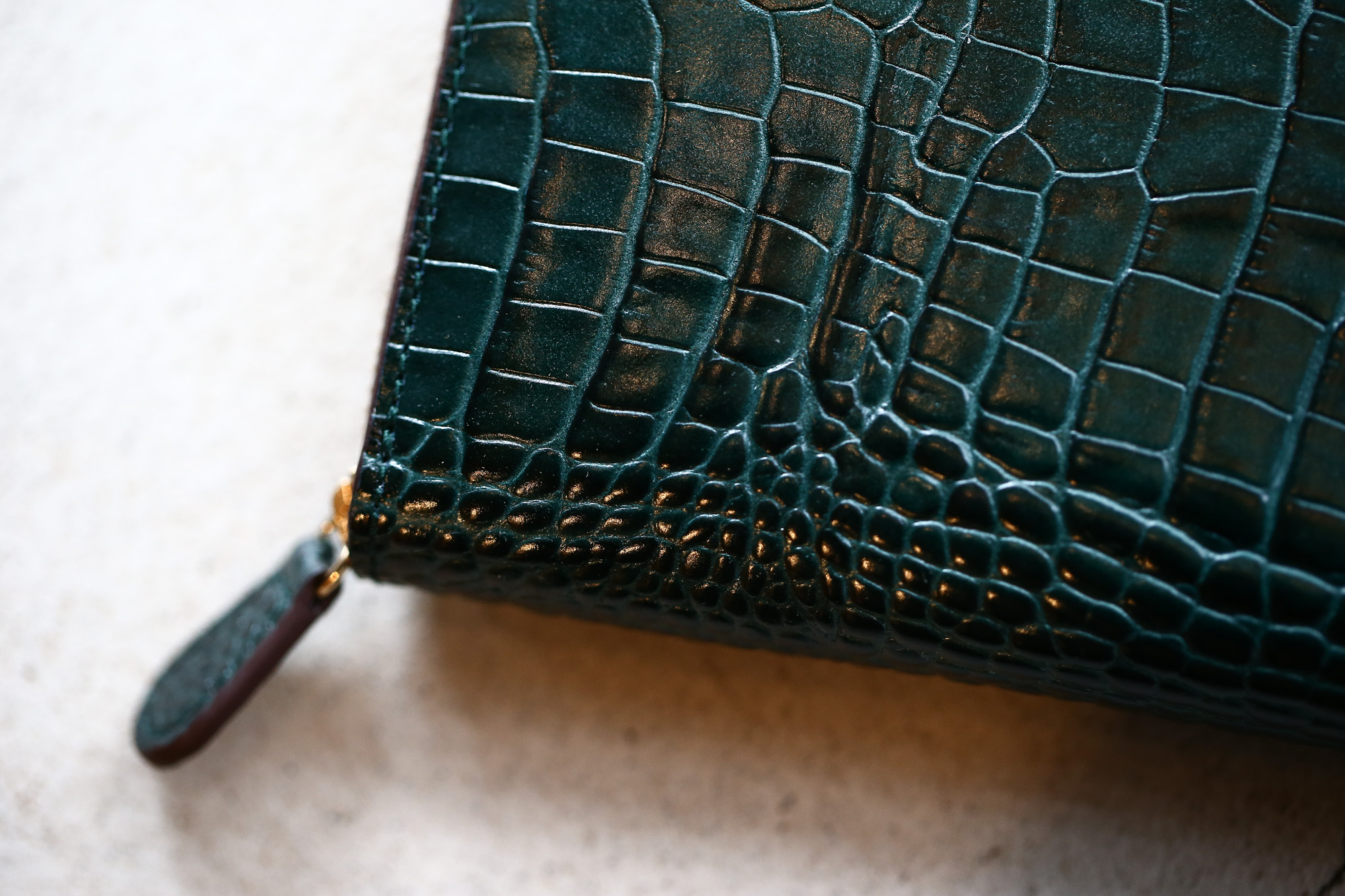 J&M DAVIDSON (ジェイアンドエムデヴィッドソン) ELONGATED ZIP WALLET (エロンゲーテッド ジップ ウォレット) 7444 SMALL MOCK CROC (クロコダイル型押し) 長財布 ウォレット BOTTLE GREEN / NIGTH (ボトルグリーン / ナイト・4800) Made in spain (スペイン製) 2017 秋冬新作 jandmdavidson jmdavidson 財布 サイフ 愛知 名古屋 Alto e Diritto アルト エ デリット