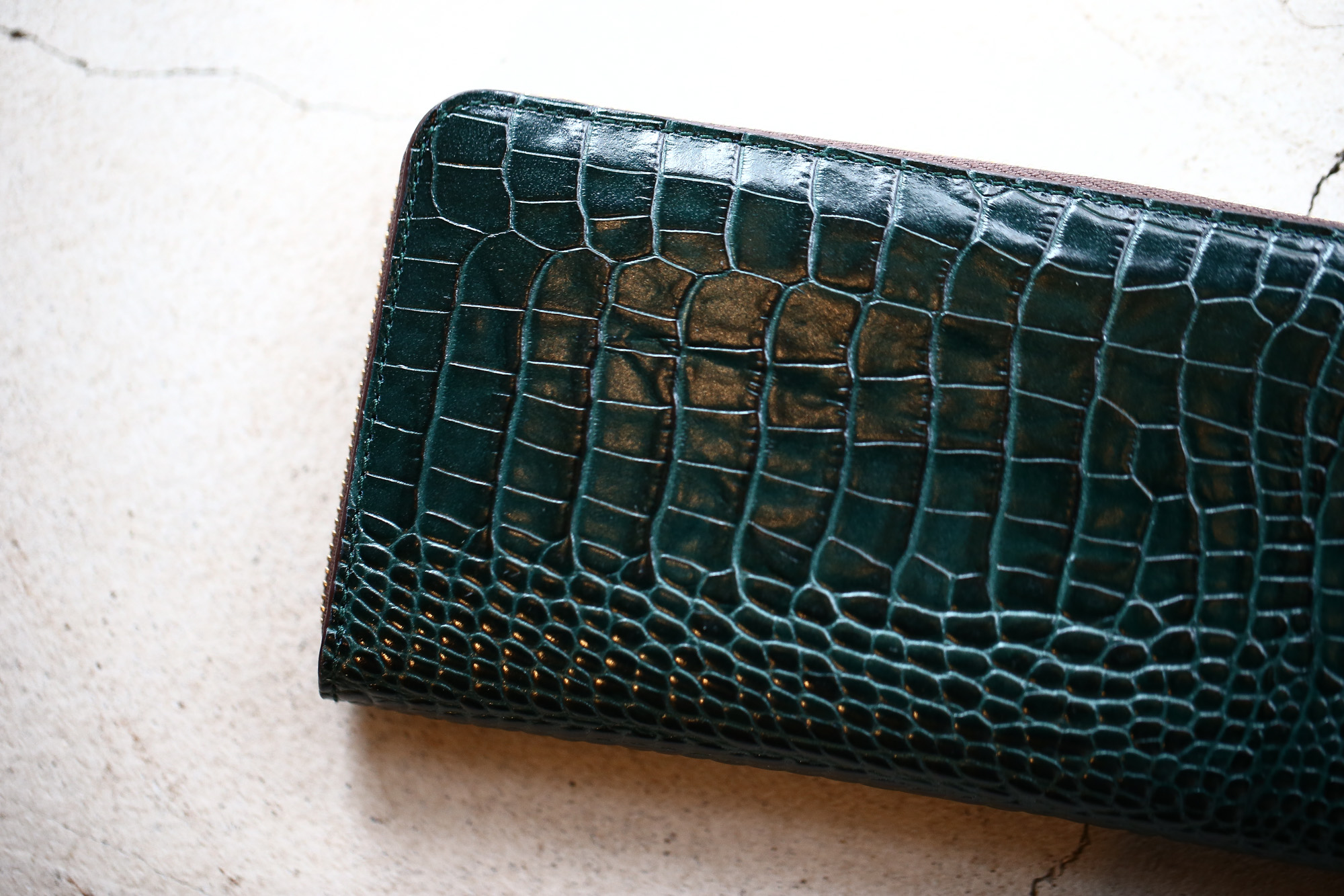 J&M DAVIDSON (ジェイアンドエムデヴィッドソン) ELONGATED ZIP WALLET (エロンゲーテッド ジップ ウォレット) 7444 SMALL MOCK CROC (クロコダイル型押し) 長財布 ウォレット BOTTLE GREEN / NIGTH (ボトルグリーン / ナイト・4800) Made in spain (スペイン製) 2017 秋冬新作 jandmdavidson jmdavidson 財布 サイフ 愛知 名古屋 Alto e Diritto アルト エ デリット