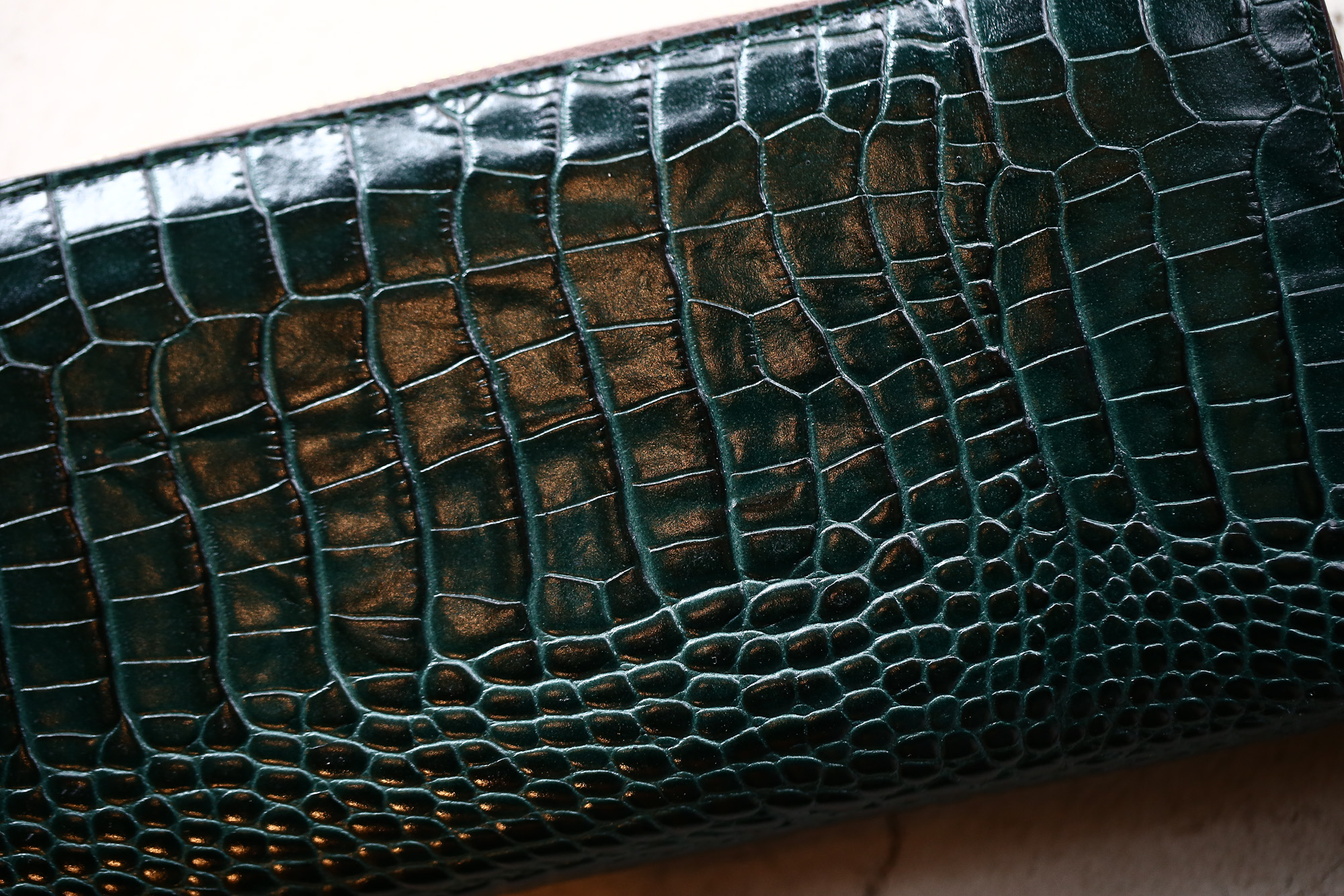 J&M DAVIDSON (ジェイアンドエムデヴィッドソン) ELONGATED ZIP WALLET (エロンゲーテッド ジップ ウォレット) 7444 SMALL MOCK CROC (クロコダイル型押し) 長財布 ウォレット BOTTLE GREEN / NIGTH (ボトルグリーン / ナイト・4800) Made in spain (スペイン製) 2017 秋冬新作 jandmdavidson jmdavidson 財布 サイフ 愛知 名古屋 Alto e Diritto アルト エ デリット