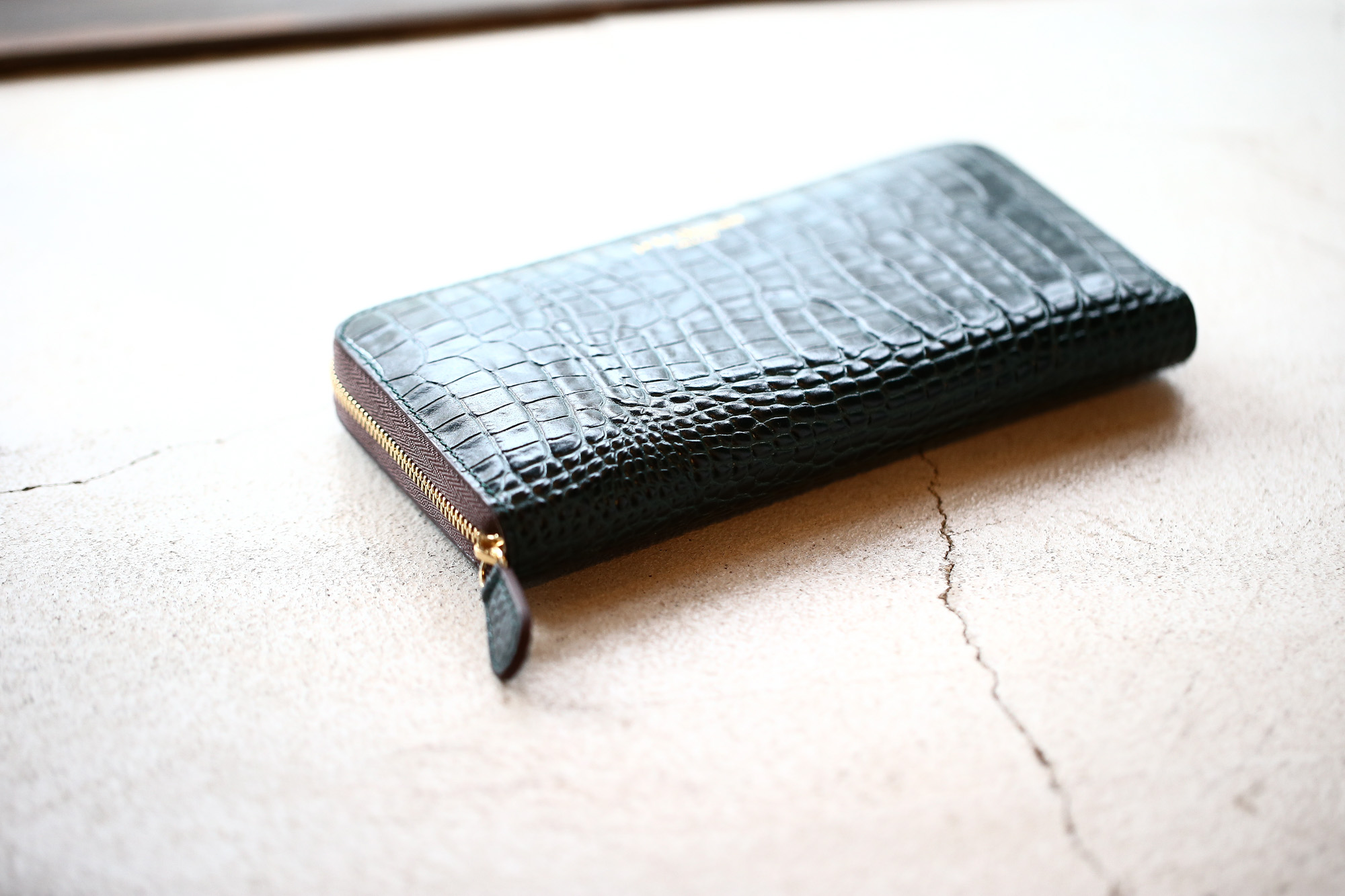 J&M DAVIDSON (ジェイアンドエムデヴィッドソン) ELONGATED ZIP WALLET (エロンゲーテッド ジップ ウォレット) 7444 SMALL MOCK CROC (クロコダイル型押し) 長財布 ウォレット BOTTLE GREEN / NIGTH (ボトルグリーン / ナイト・4800) Made in spain (スペイン製) 2017 秋冬新作 jandmdavidson jmdavidson 財布 サイフ 愛知 名古屋 Alto e Diritto アルト エ デリット