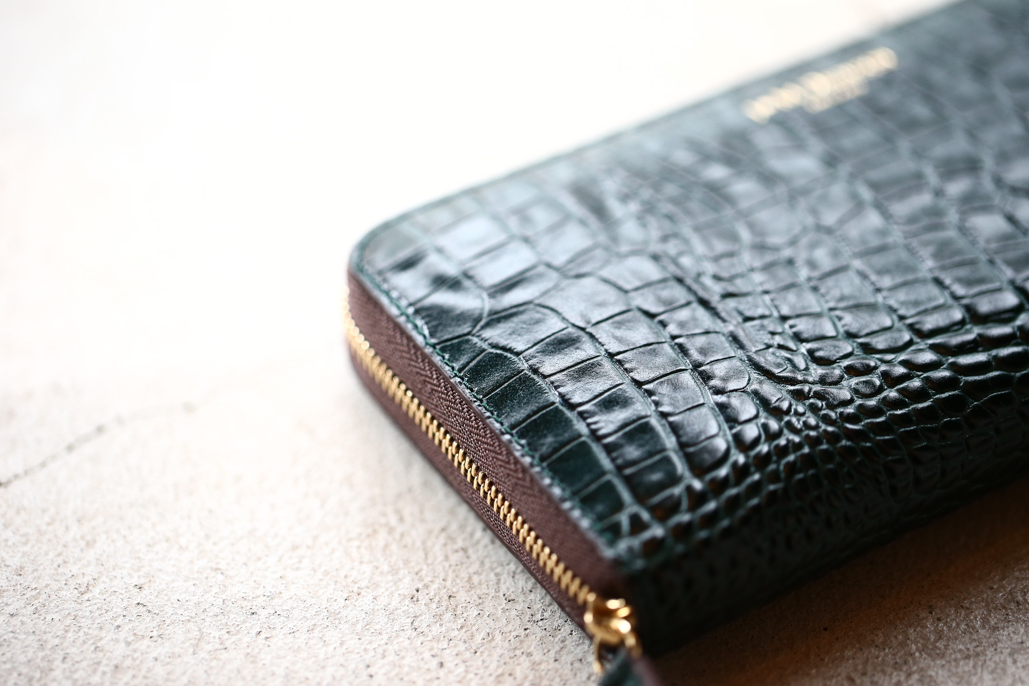 J&M DAVIDSON (ジェイアンドエムデヴィッドソン) ELONGATED ZIP WALLET (エロンゲーテッド ジップ ウォレット) 7444 SMALL MOCK CROC (クロコダイル型押し) 長財布 ウォレット BOTTLE GREEN / NIGTH (ボトルグリーン / ナイト・4800) Made in spain (スペイン製) 2017 秋冬新作 jandmdavidson jmdavidson 財布 サイフ 愛知 名古屋 Alto e Diritto アルト エ デリット