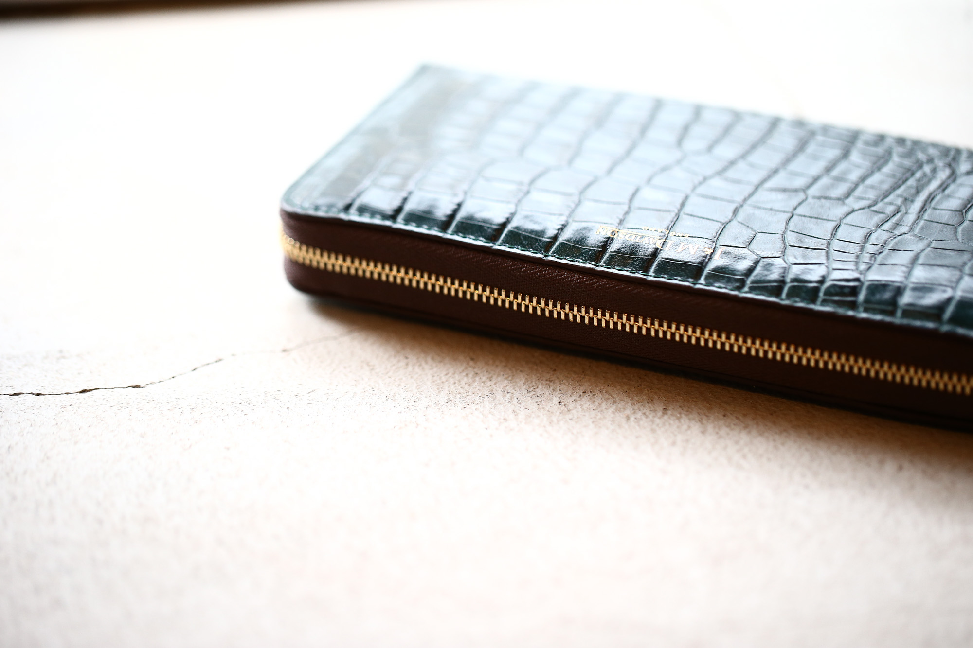 J&M DAVIDSON (ジェイアンドエムデヴィッドソン) ELONGATED ZIP WALLET (エロンゲーテッド ジップ ウォレット) 7444 SMALL MOCK CROC (クロコダイル型押し) 長財布 ウォレット BOTTLE GREEN / NIGTH (ボトルグリーン / ナイト・4800) Made in spain (スペイン製) 2017 秋冬新作 jandmdavidson jmdavidson 財布 サイフ 愛知 名古屋 Alto e Diritto アルト エ デリット