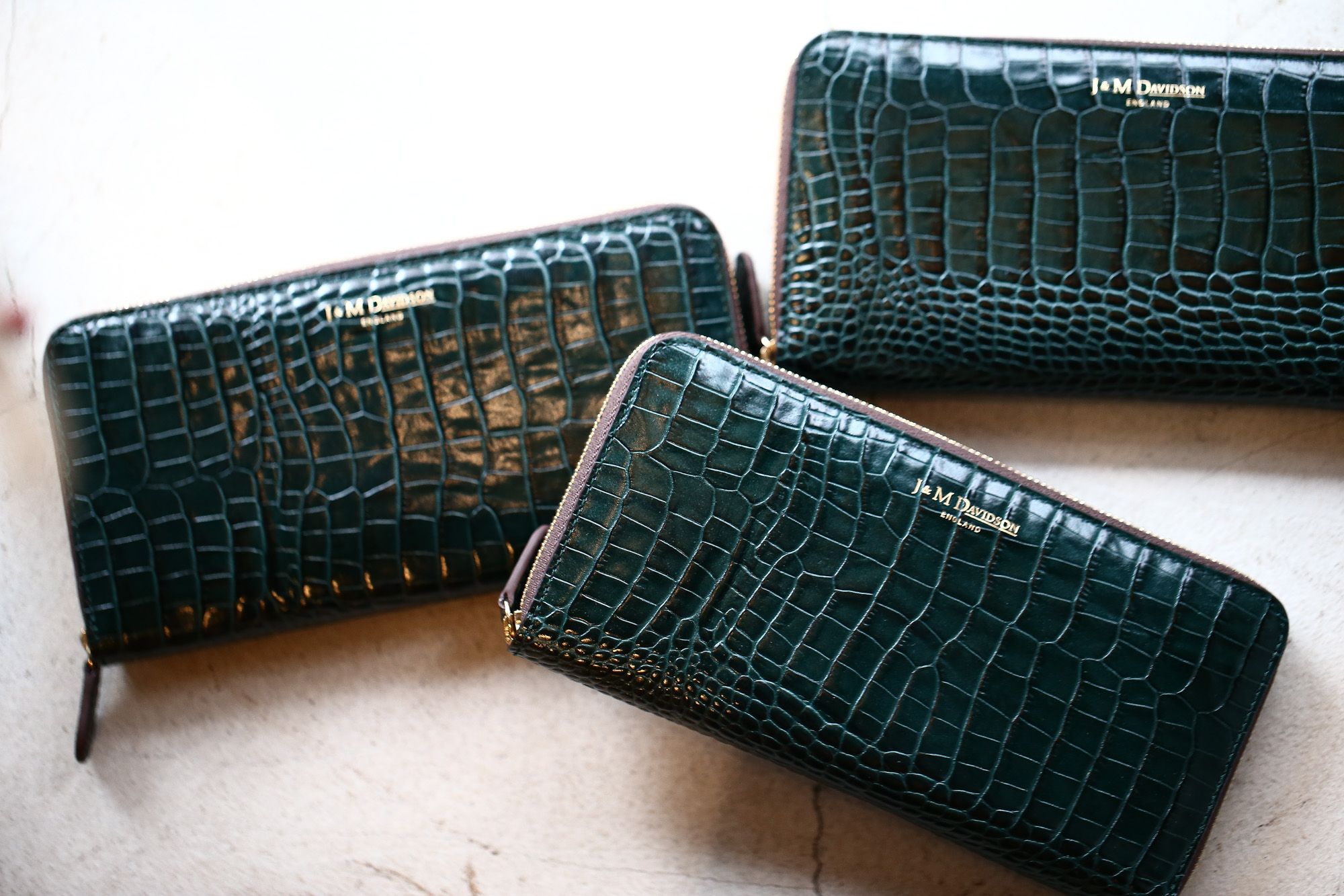 J&M DAVIDSON (ジェイアンドエムデヴィッドソン) ELONGATED ZIP WALLET (エロンゲーテッド ジップ ウォレット) 7444 SMALL MOCK CROC (クロコダイル型押し) 長財布 ウォレット BOTTLE GREEN / NIGTH (ボトルグリーン / ナイト・4800) Made in spain (スペイン製) 2017 秋冬新作 jandmdavidson jmdavidson 財布 サイフ 愛知 名古屋 Alto e Diritto アルト エ デリット