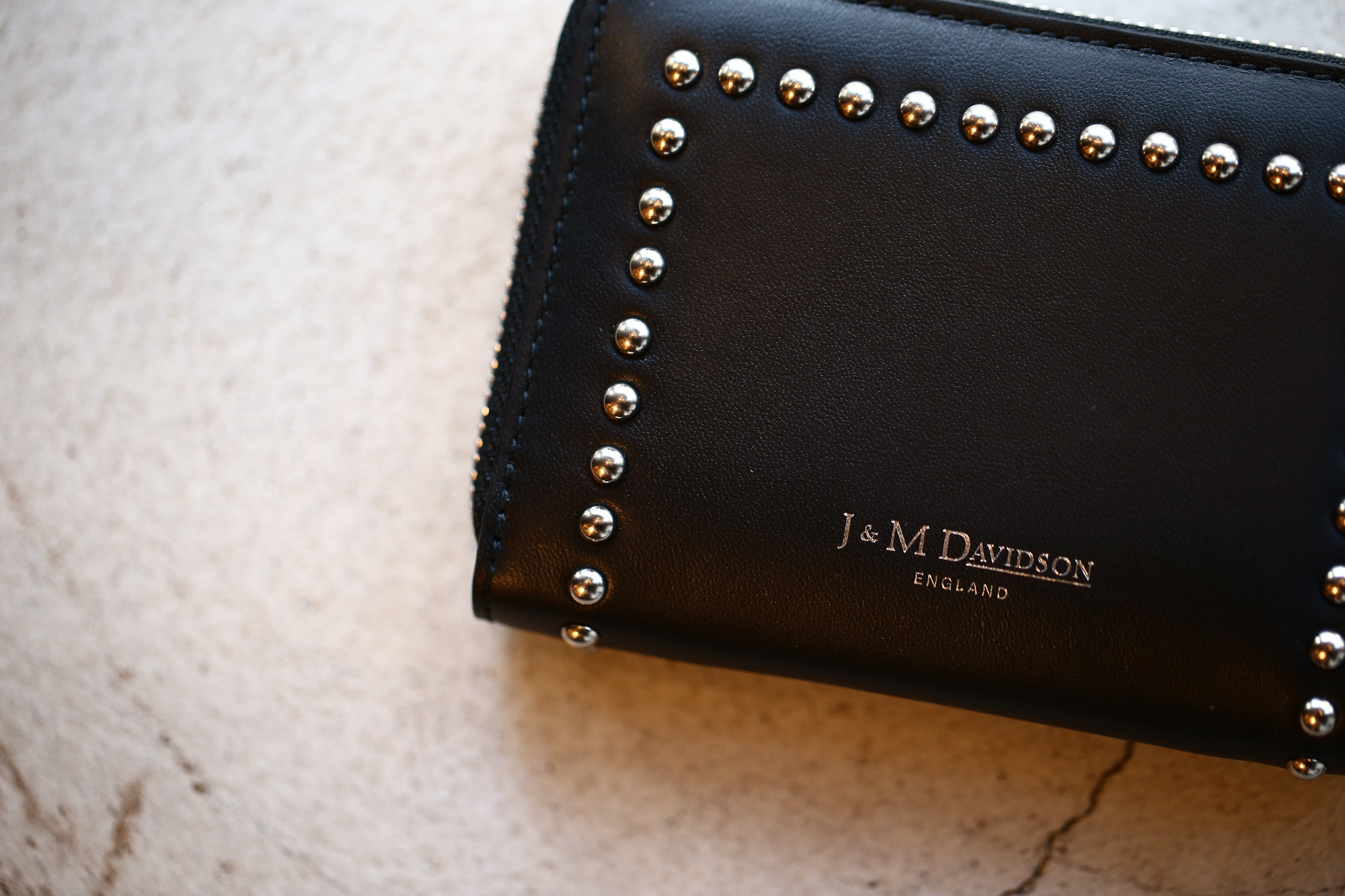 J&M DAVIDSON (ジェイアンドエムデヴィッドソン) JET SET COLLECTION (ジェットセット コレクション) SMALL ZIP PURSE WITH STUDS (スモール ジップ パース ウィズ スタッズ) 10131N CALF LEATHER (カーフレザー) 折財布 ショートウォレット BLACK (ブラック・999) Made in spain (スペイン製) 2017 秋冬新作 jmdavidson 愛知 名古屋 Alto e Diritto アルト エ デリット