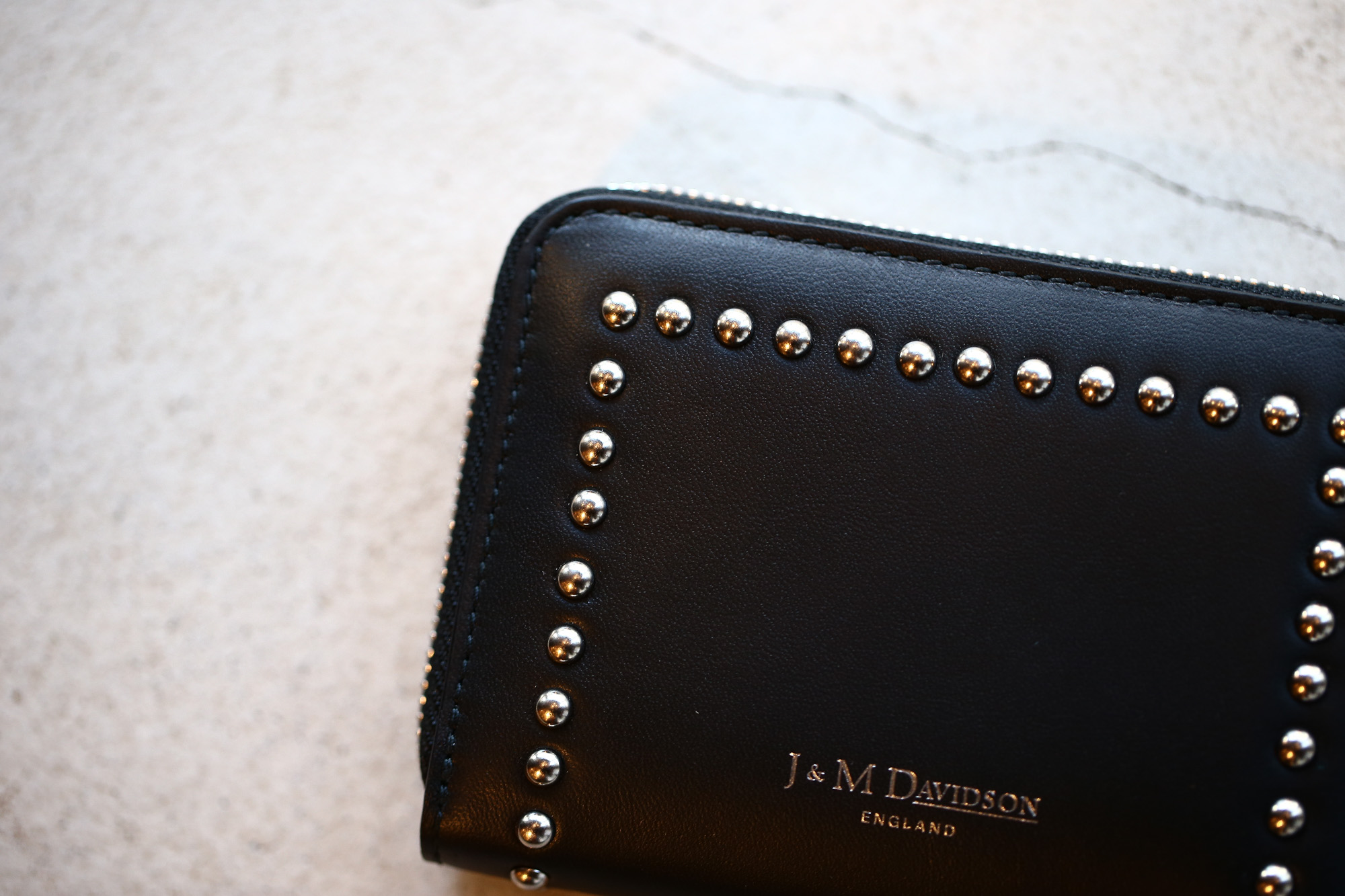 J&M DAVIDSON (ジェイアンドエムデヴィッドソン) JET SET COLLECTION (ジェットセット コレクション) SMALL ZIP PURSE WITH STUDS (スモール ジップ パース ウィズ スタッズ) 10131N CALF LEATHER (カーフレザー) 折財布 ショートウォレット BLACK (ブラック・999) Made in spain (スペイン製) 2017 秋冬新作 jmdavidson 愛知 名古屋 Alto e Diritto アルト エ デリット