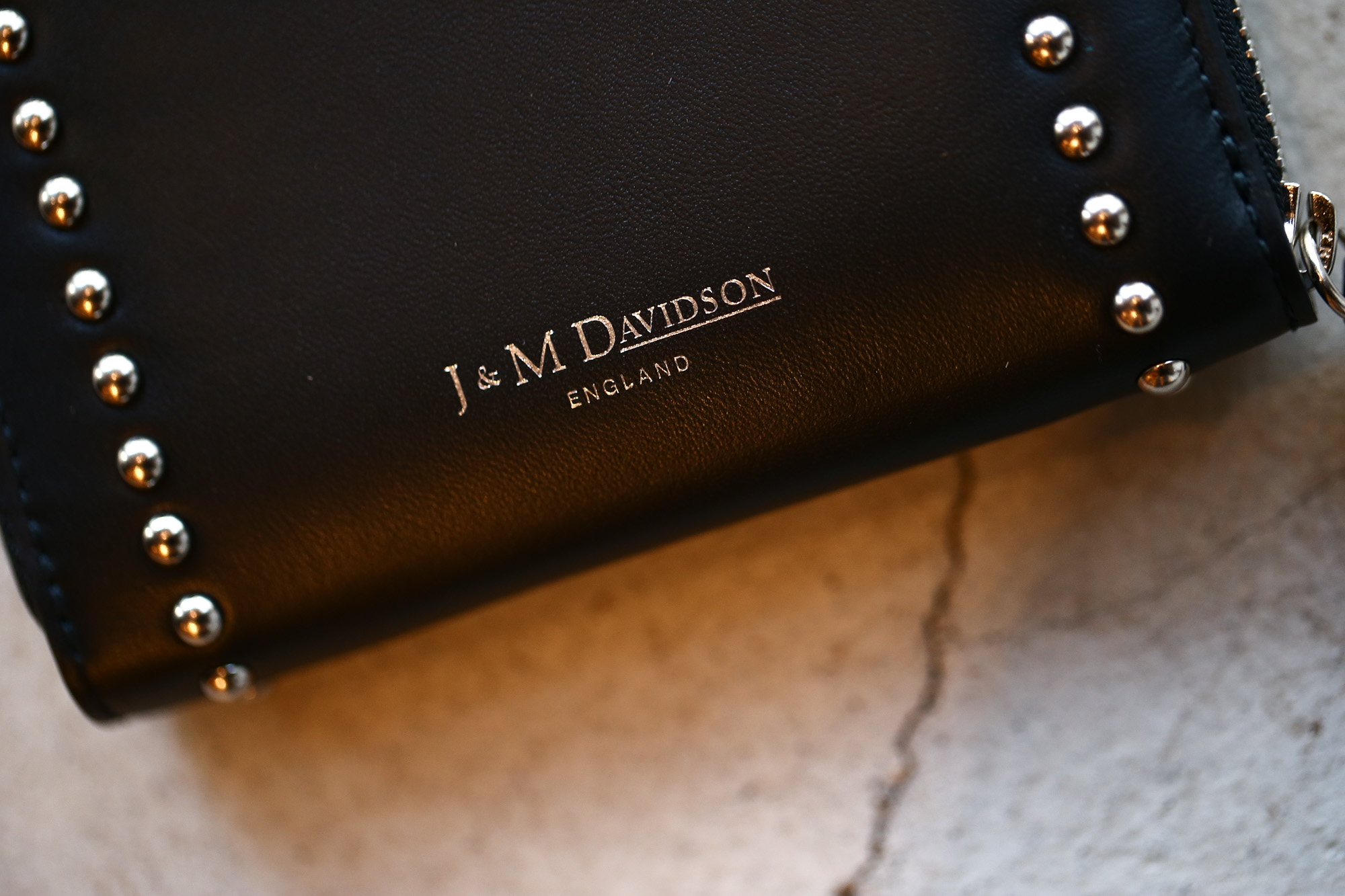 J&M DAVIDSON (ジェイアンドエムデヴィッドソン) JET SET COLLECTION (ジェットセット コレクション) SMALL ZIP PURSE WITH STUDS (スモール ジップ パース ウィズ スタッズ) 10131N CALF LEATHER (カーフレザー) 折財布 ショートウォレット BLACK (ブラック・999) Made in spain (スペイン製) 2017 秋冬新作 jmdavidson 愛知 名古屋 Alto e Diritto アルト エ デリット