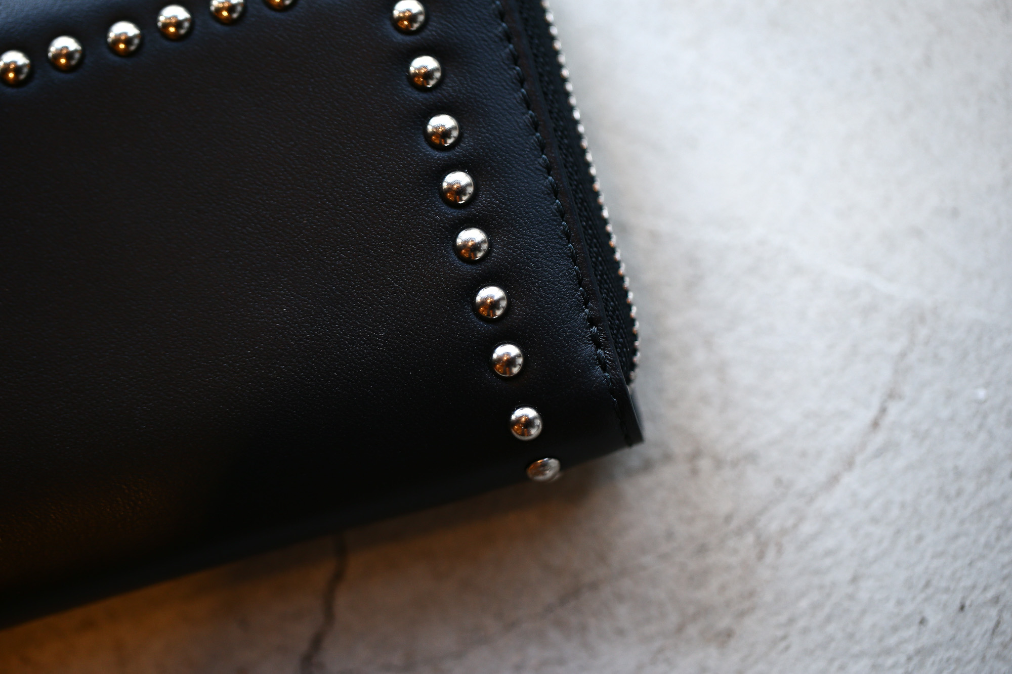 J&M DAVIDSON (ジェイアンドエムデヴィッドソン) JET SET COLLECTION (ジェットセット コレクション) SMALL ZIP PURSE WITH STUDS (スモール ジップ パース ウィズ スタッズ) 10131N CALF LEATHER (カーフレザー) 折財布 ショートウォレット BLACK (ブラック・999) Made in spain (スペイン製) 2017 秋冬新作 jmdavidson 愛知 名古屋 Alto e Diritto アルト エ デリット