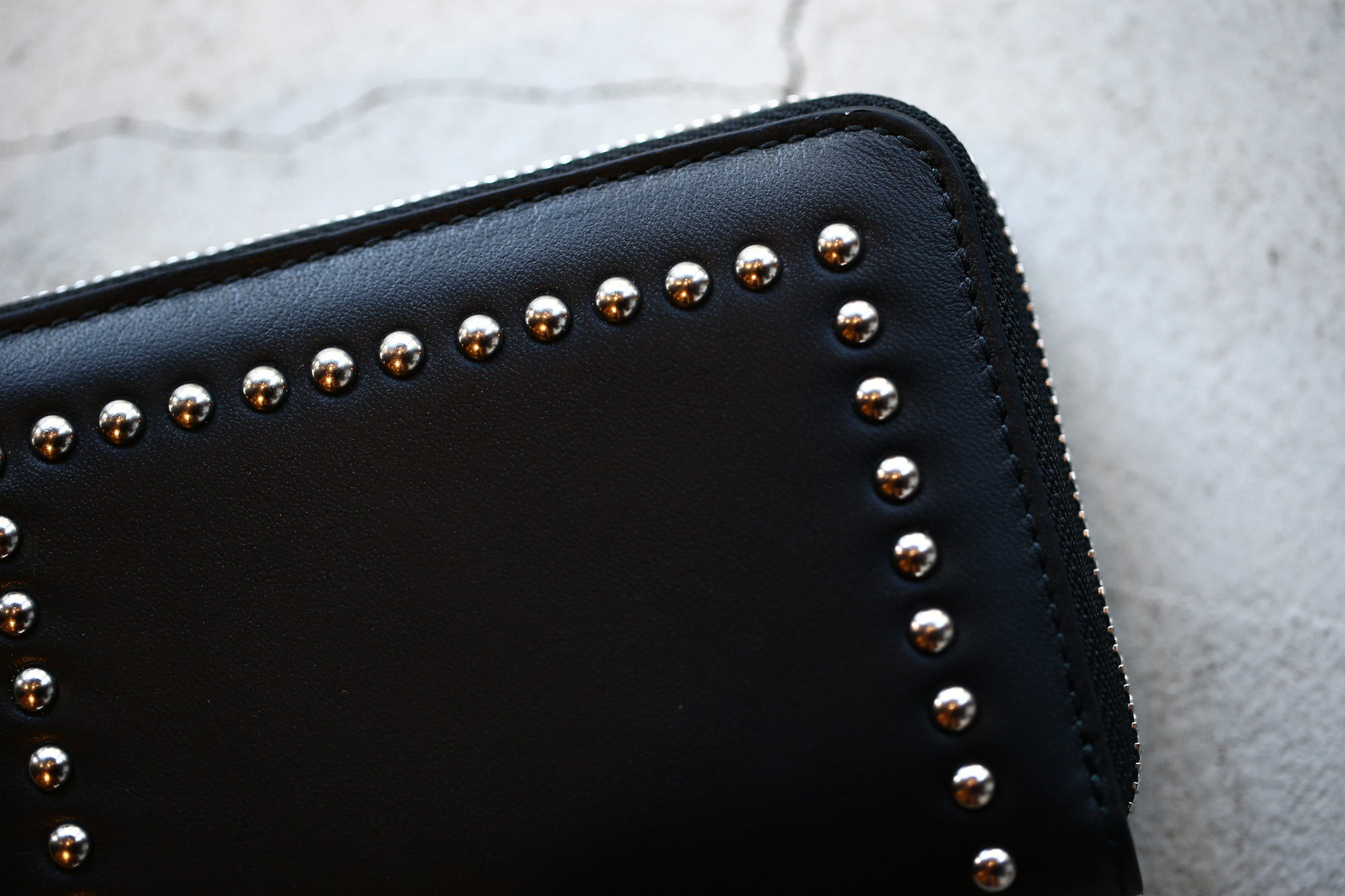 J&M DAVIDSON (ジェイアンドエムデヴィッドソン) JET SET COLLECTION (ジェットセット コレクション) SMALL ZIP PURSE WITH STUDS (スモール ジップ パース ウィズ スタッズ) 10131N CALF LEATHER (カーフレザー) 折財布 ショートウォレット BLACK (ブラック・999) Made in spain (スペイン製) 2017 秋冬新作 jmdavidson 愛知 名古屋 Alto e Diritto アルト エ デリット