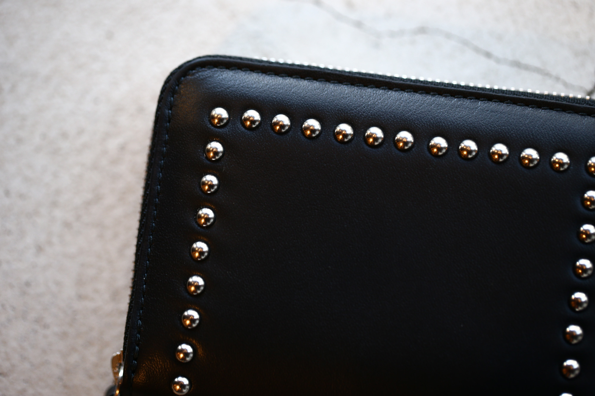 J&M DAVIDSON (ジェイアンドエムデヴィッドソン) JET SET COLLECTION (ジェットセット コレクション) SMALL ZIP PURSE WITH STUDS (スモール ジップ パース ウィズ スタッズ) 10131N CALF LEATHER (カーフレザー) 折財布 ショートウォレット BLACK (ブラック・999) Made in spain (スペイン製) 2017 秋冬新作 jmdavidson 愛知 名古屋 Alto e Diritto アルト エ デリット