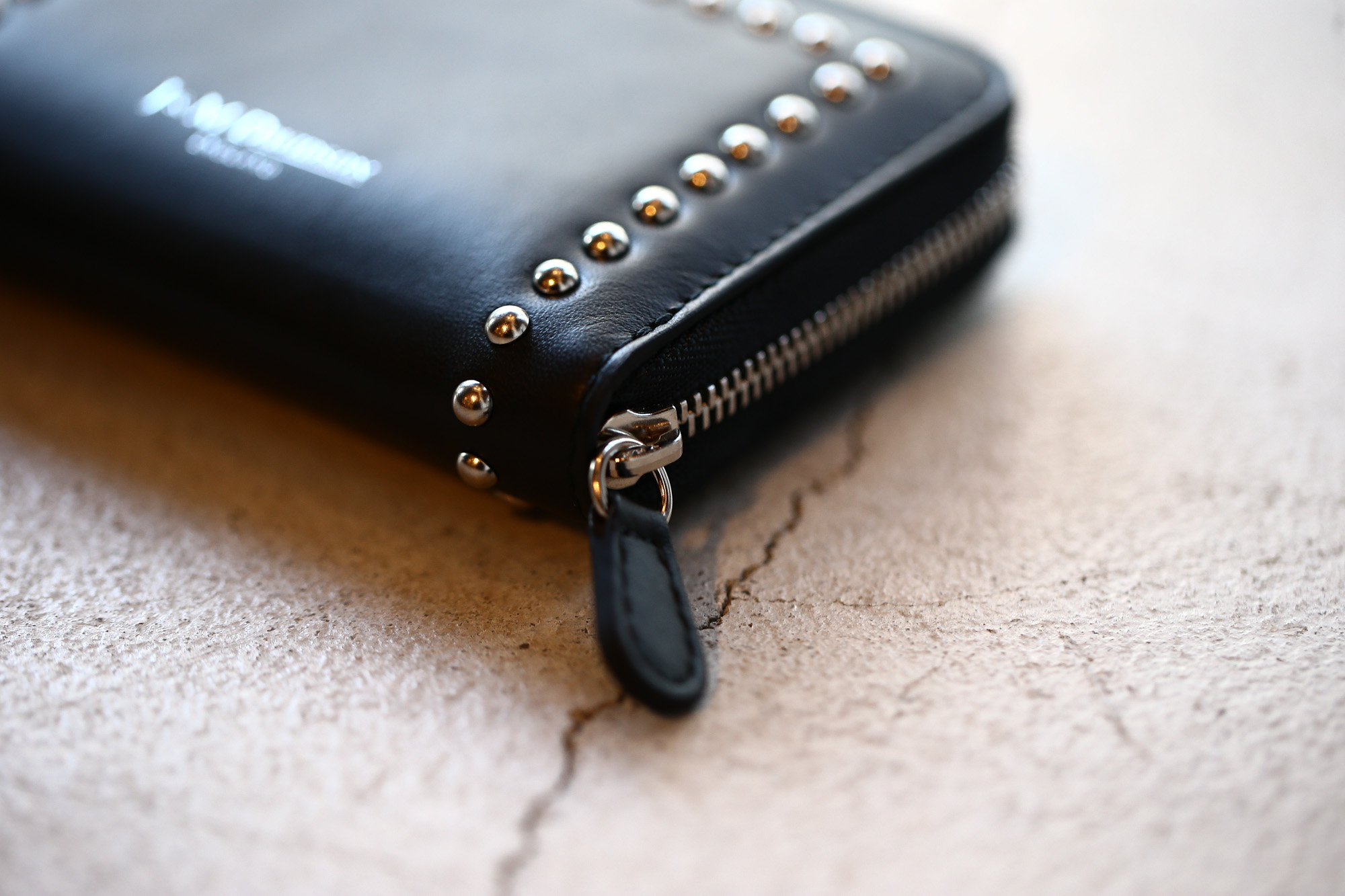 J&M DAVIDSON (ジェイアンドエムデヴィッドソン) JET SET COLLECTION (ジェットセット コレクション) SMALL ZIP PURSE WITH STUDS (スモール ジップ パース ウィズ スタッズ) 10131N CALF LEATHER (カーフレザー) 折財布 ショートウォレット BLACK (ブラック・999) Made in spain (スペイン製) 2017 秋冬新作 jmdavidson 愛知 名古屋 Alto e Diritto アルト エ デリット