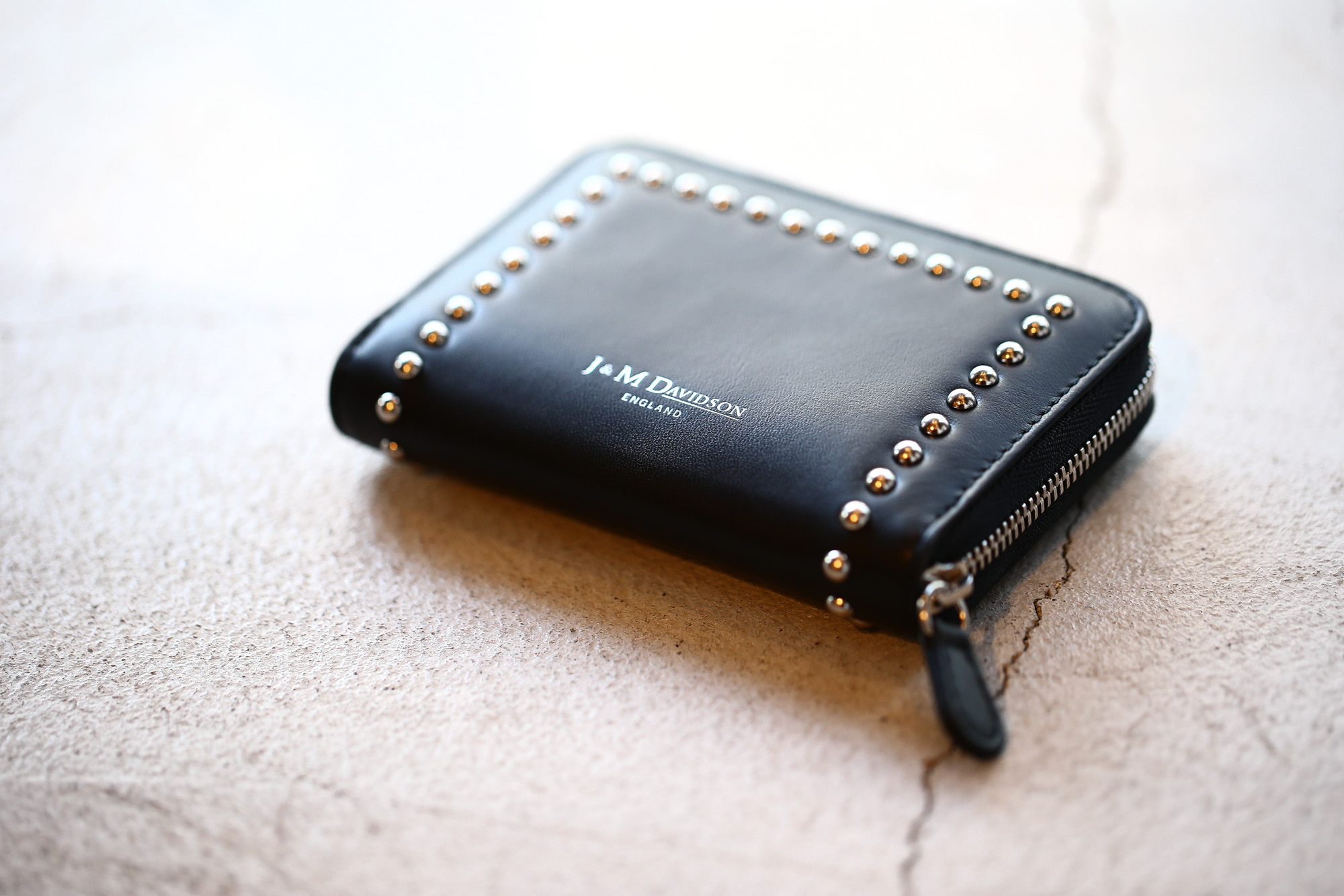 J&M DAVIDSON (ジェイアンドエムデヴィッドソン) JET SET COLLECTION (ジェットセット コレクション) SMALL ZIP PURSE WITH STUDS (スモール ジップ パース ウィズ スタッズ) 10131N CALF LEATHER (カーフレザー) 折財布 ショートウォレット BLACK (ブラック・999) Made in spain (スペイン製) 2017 秋冬新作 jmdavidson 愛知 名古屋 Alto e Diritto アルト エ デリット