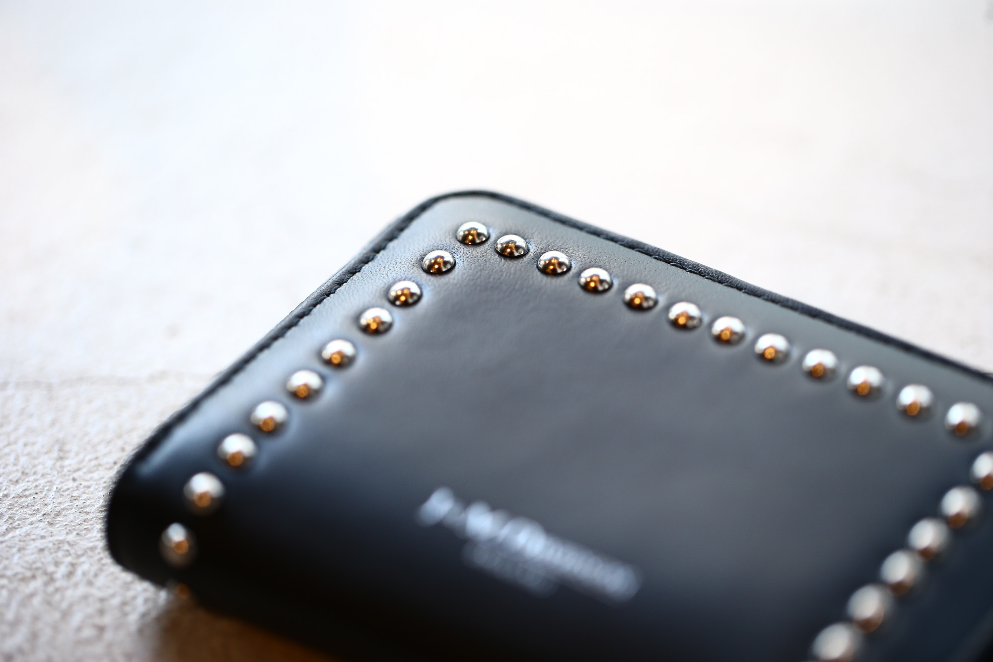 J&M DAVIDSON (ジェイアンドエムデヴィッドソン) JET SET COLLECTION (ジェットセット コレクション) SMALL ZIP PURSE WITH STUDS (スモール ジップ パース ウィズ スタッズ) 10131N CALF LEATHER (カーフレザー) 折財布 ショートウォレット BLACK (ブラック・999) Made in spain (スペイン製) 2017 秋冬新作 jmdavidson 愛知 名古屋 Alto e Diritto アルト エ デリット