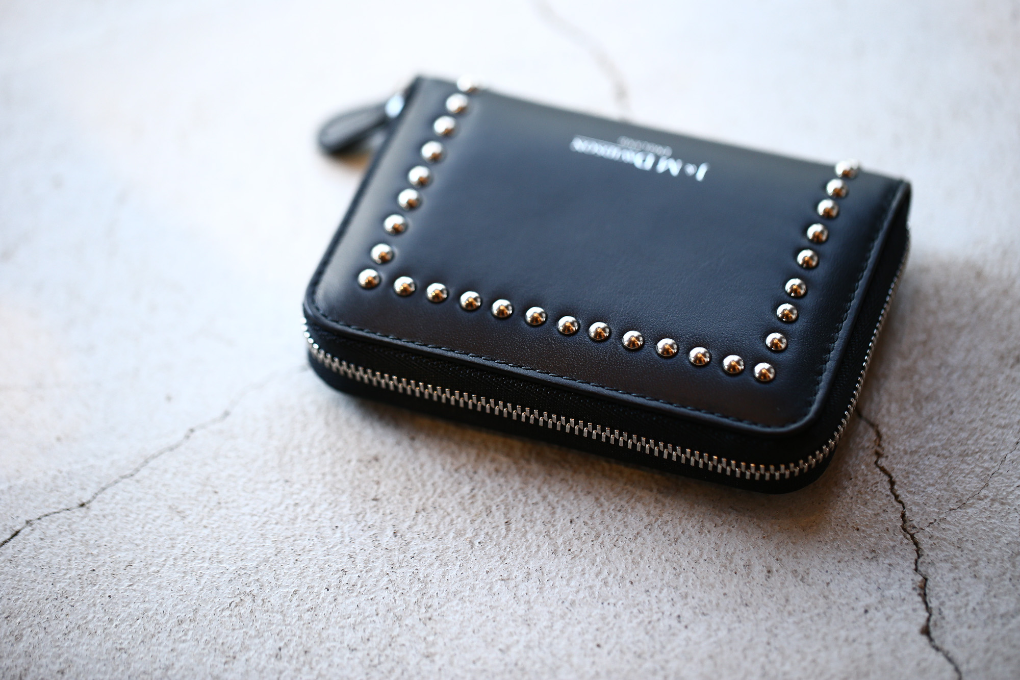 J&M DAVIDSON (ジェイアンドエムデヴィッドソン) JET SET COLLECTION (ジェットセット コレクション) SMALL ZIP PURSE WITH STUDS (スモール ジップ パース ウィズ スタッズ) 10131N CALF LEATHER (カーフレザー) 折財布 ショートウォレット BLACK (ブラック・999) Made in spain (スペイン製) 2017 秋冬新作 jmdavidson 愛知 名古屋 Alto e Diritto アルト エ デリット