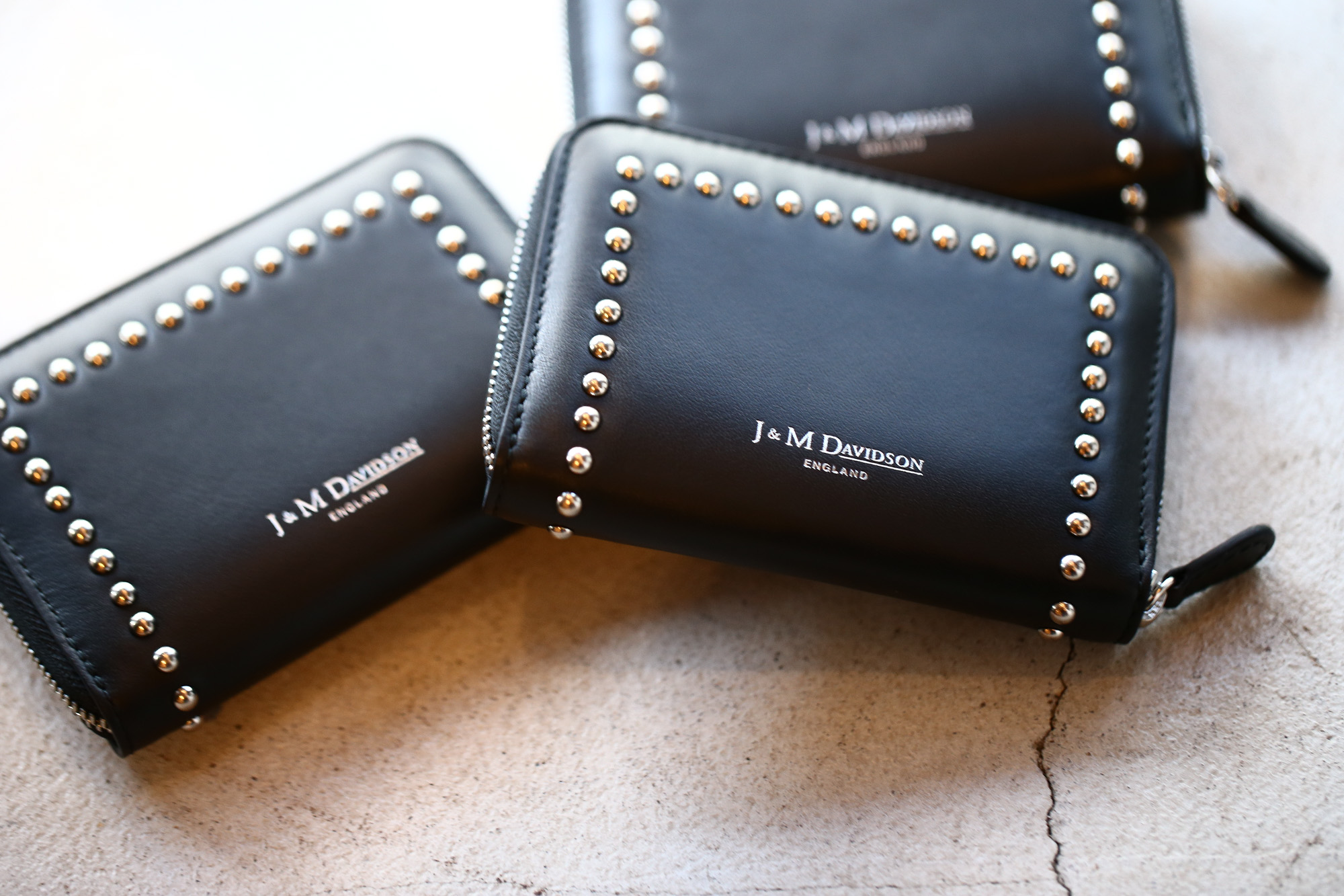 J&M DAVIDSON (ジェイアンドエムデヴィッドソン) JET SET COLLECTION (ジェットセット コレクション) SMALL ZIP PURSE WITH STUDS (スモール ジップ パース ウィズ スタッズ) 10131N CALF LEATHER (カーフレザー) 折財布 ショートウォレット BLACK (ブラック・999) Made in spain (スペイン製) 2017 秋冬新作 jmdavidson 愛知 名古屋 Alto e Diritto アルト エ デリット