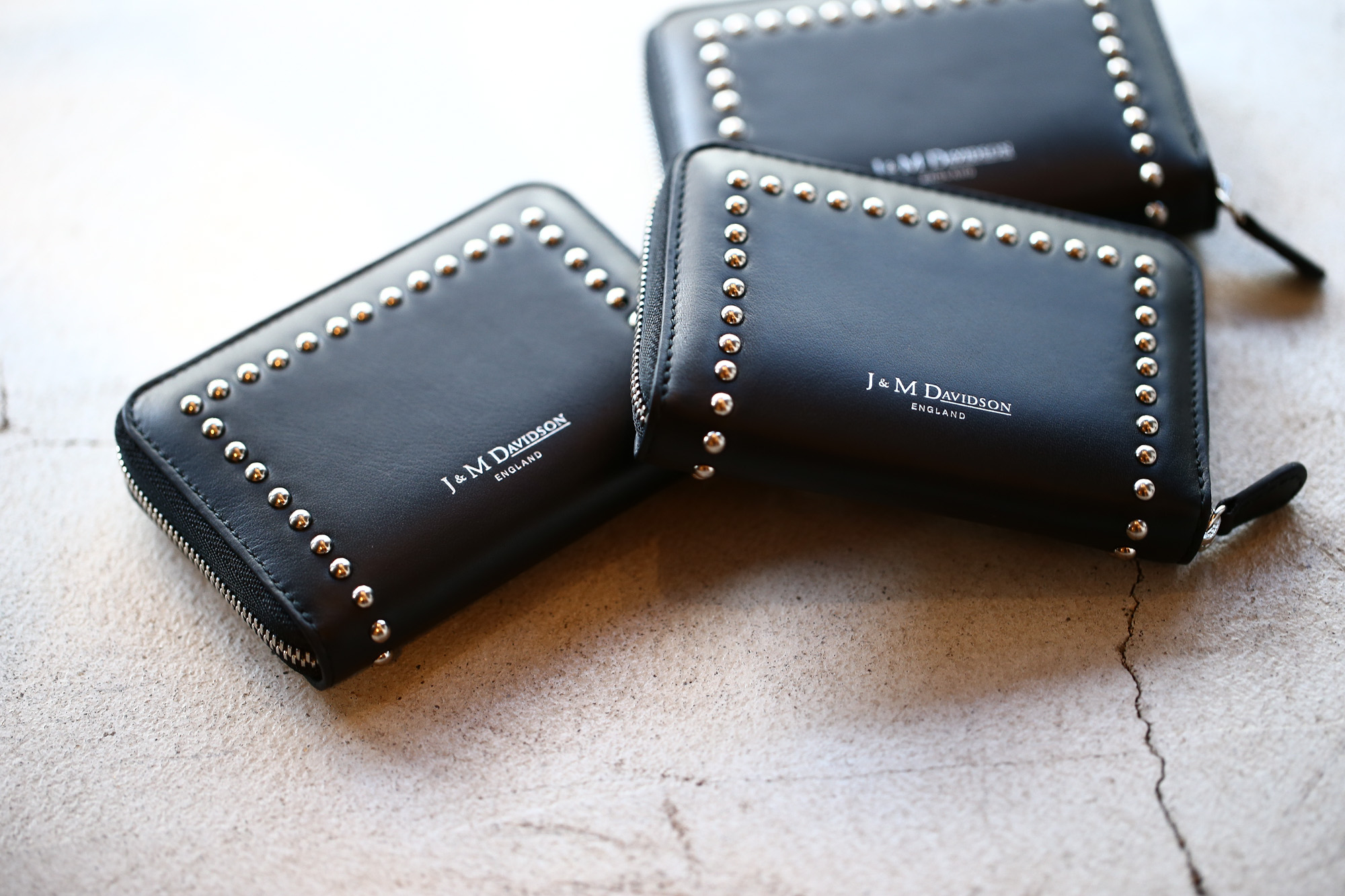 J&M DAVIDSON (ジェイアンドエムデヴィッドソン) JET SET COLLECTION (ジェットセット コレクション) SMALL ZIP PURSE WITH STUDS (スモール ジップ パース ウィズ スタッズ) 10131N CALF LEATHER (カーフレザー) 折財布 ショートウォレット BLACK (ブラック・999) Made in spain (スペイン製) 2017 秋冬新作 jmdavidson 愛知 名古屋 Alto e Diritto アルト エ デリット