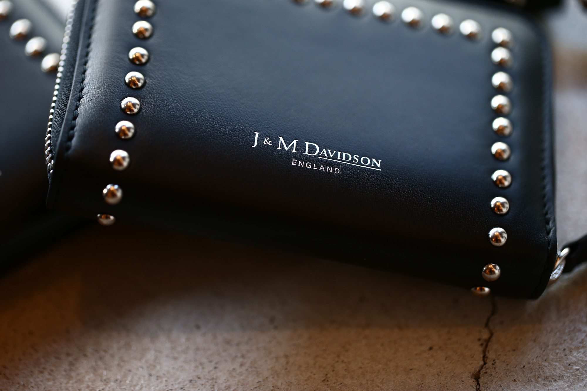 J&M DAVIDSON (ジェイアンドエムデヴィッドソン) JET SET COLLECTION (ジェットセット コレクション) SMALL ZIP PURSE WITH STUDS (スモール ジップ パース ウィズ スタッズ) 10131N CALF LEATHER (カーフレザー) 折財布 ショートウォレット BLACK (ブラック・999) Made in spain (スペイン製) 2017 秋冬新作 jmdavidson 愛知 名古屋 Alto e Diritto アルト エ デリット