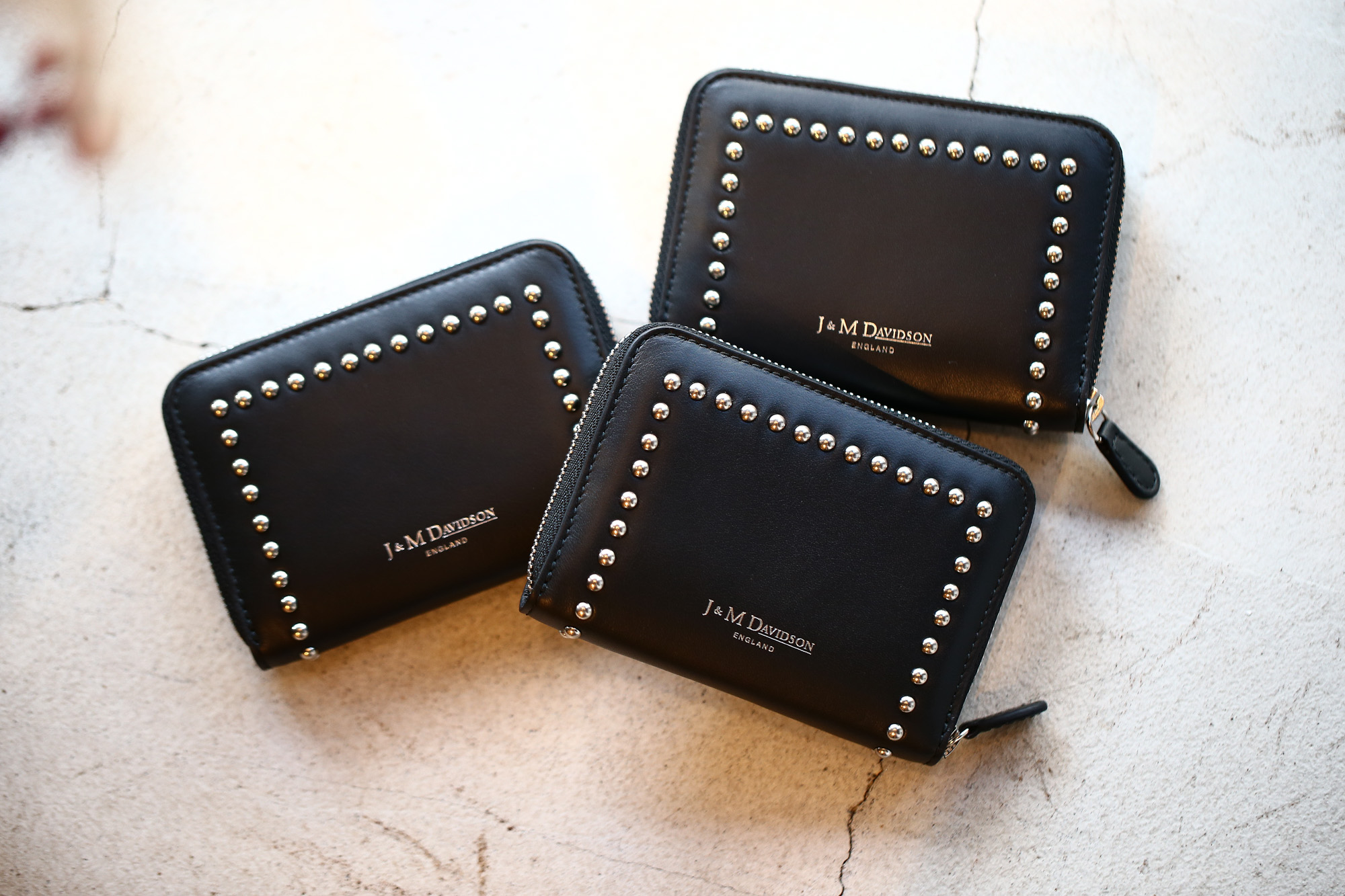 J&M DAVIDSON (ジェイアンドエムデヴィッドソン) JET SET COLLECTION (ジェットセット コレクション) SMALL ZIP PURSE WITH STUDS (スモール ジップ パース ウィズ スタッズ) 10131N CALF LEATHER (カーフレザー) 折財布 ショートウォレット BLACK (ブラック・999) Made in spain (スペイン製) 2017 秋冬新作 jmdavidson 愛知 名古屋 Alto e Diritto アルト エ デリット