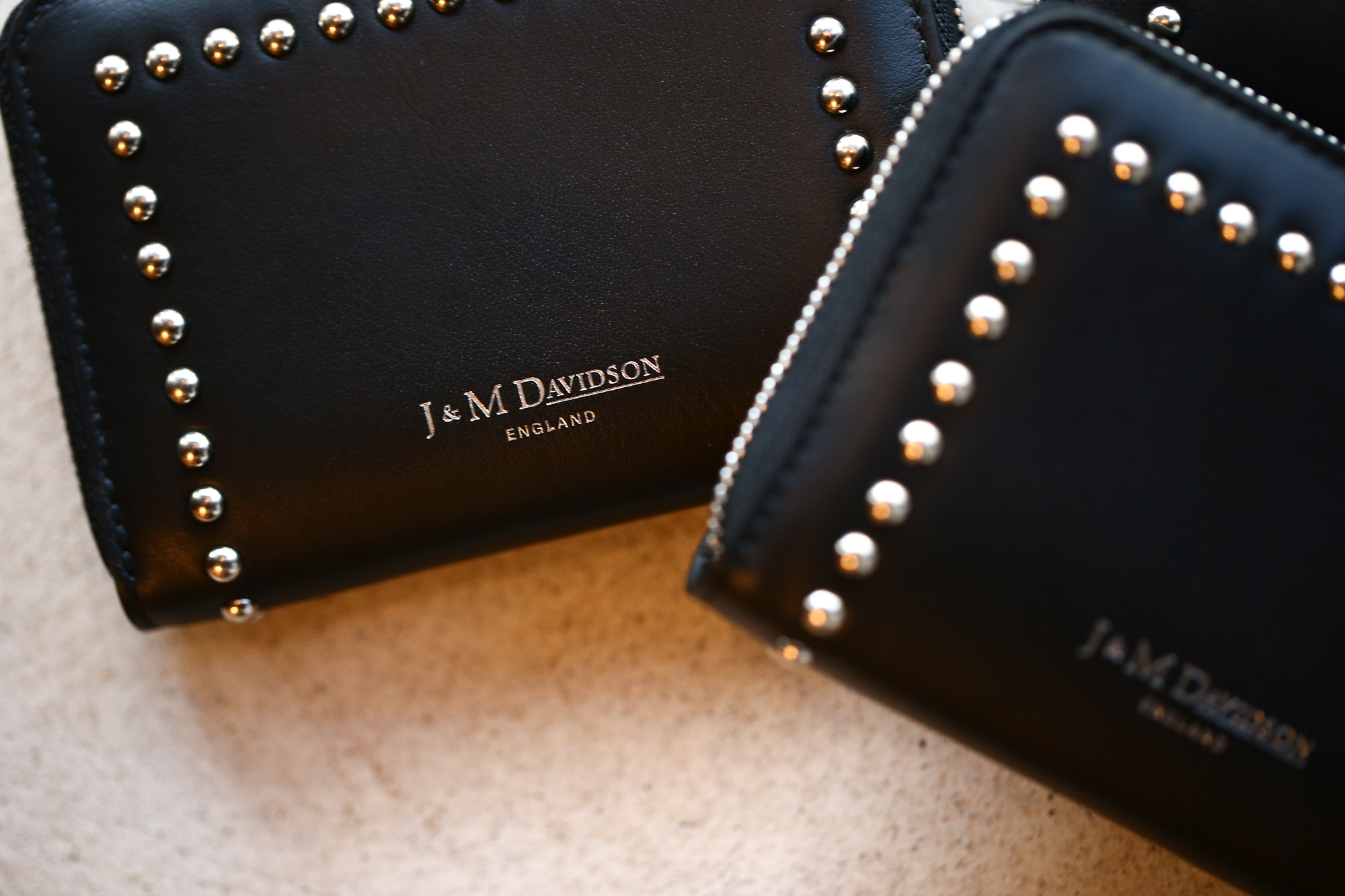 J&M DAVIDSON (ジェイアンドエムデヴィッドソン) JET SET COLLECTION (ジェットセット コレクション) SMALL ZIP PURSE WITH STUDS (スモール ジップ パース ウィズ スタッズ) 10131N CALF LEATHER (カーフレザー) 折財布 ショートウォレット BLACK (ブラック・999) Made in spain (スペイン製) 2017 秋冬新作 jmdavidson 愛知 名古屋 Alto e Diritto アルト エ デリット