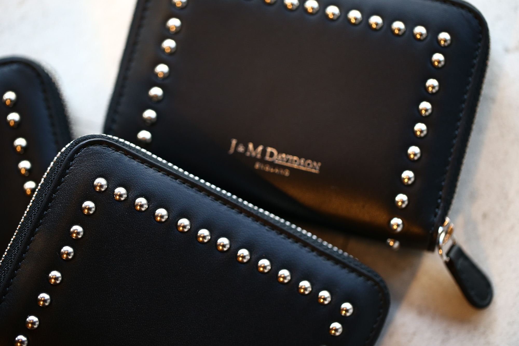 J&M DAVIDSON (ジェイアンドエムデヴィッドソン) JET SET COLLECTION (ジェットセット コレクション) SMALL ZIP PURSE WITH STUDS (スモール ジップ パース ウィズ スタッズ) 10131N CALF LEATHER (カーフレザー) 折財布 ショートウォレット BLACK (ブラック・999) Made in spain (スペイン製) 2017 秋冬新作 jmdavidson 愛知 名古屋 Alto e Diritto アルト エ デリット