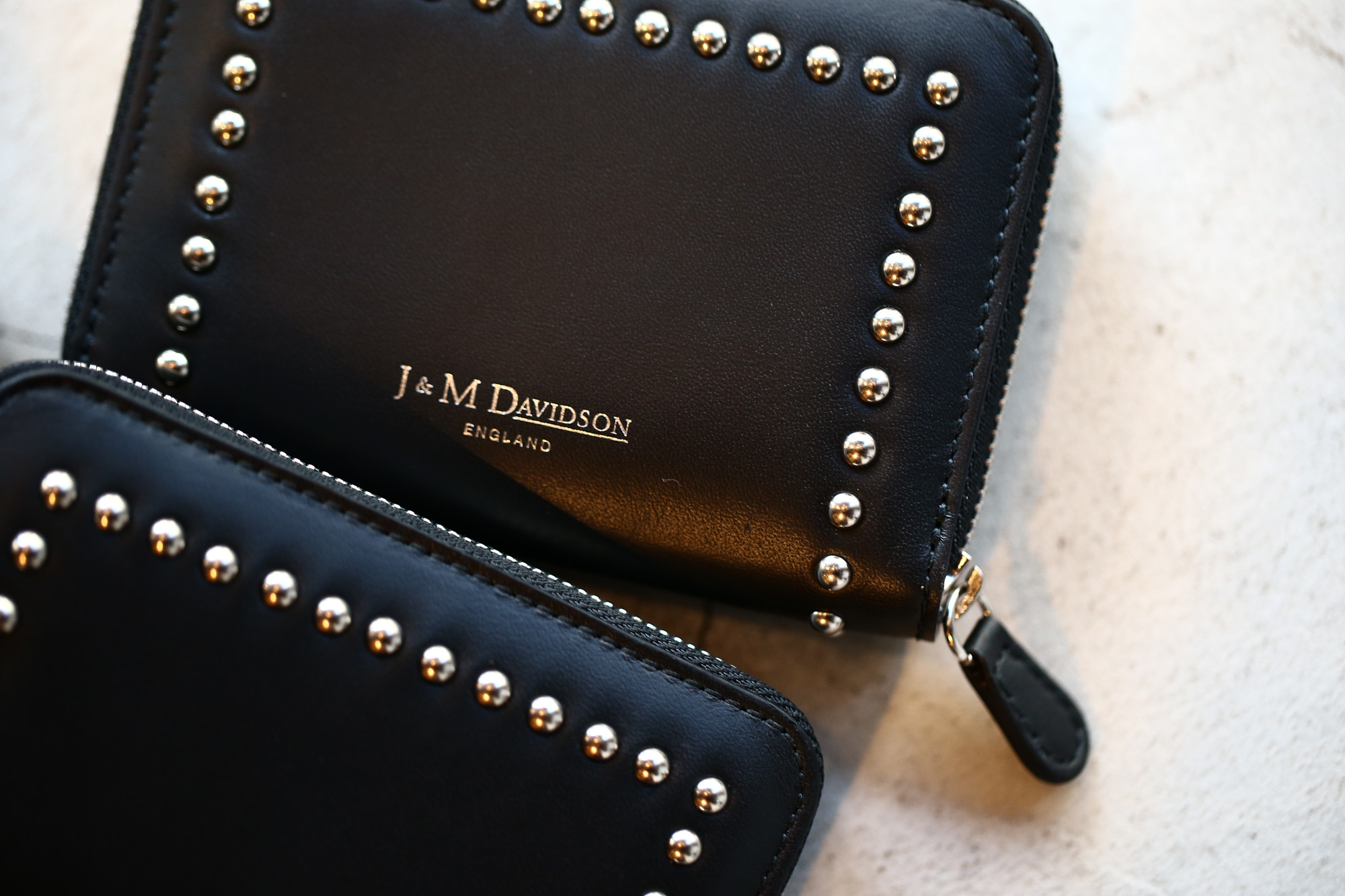 J&M DAVIDSON (ジェイアンドエムデヴィッドソン) JET SET COLLECTION (ジェットセット コレクション) SMALL ZIP PURSE WITH STUDS (スモール ジップ パース ウィズ スタッズ) 10131N CALF LEATHER (カーフレザー) 折財布 ショートウォレット BLACK (ブラック・999) Made in spain (スペイン製) 2017 秋冬新作 jmdavidson 愛知 名古屋 Alto e Diritto アルト エ デリット