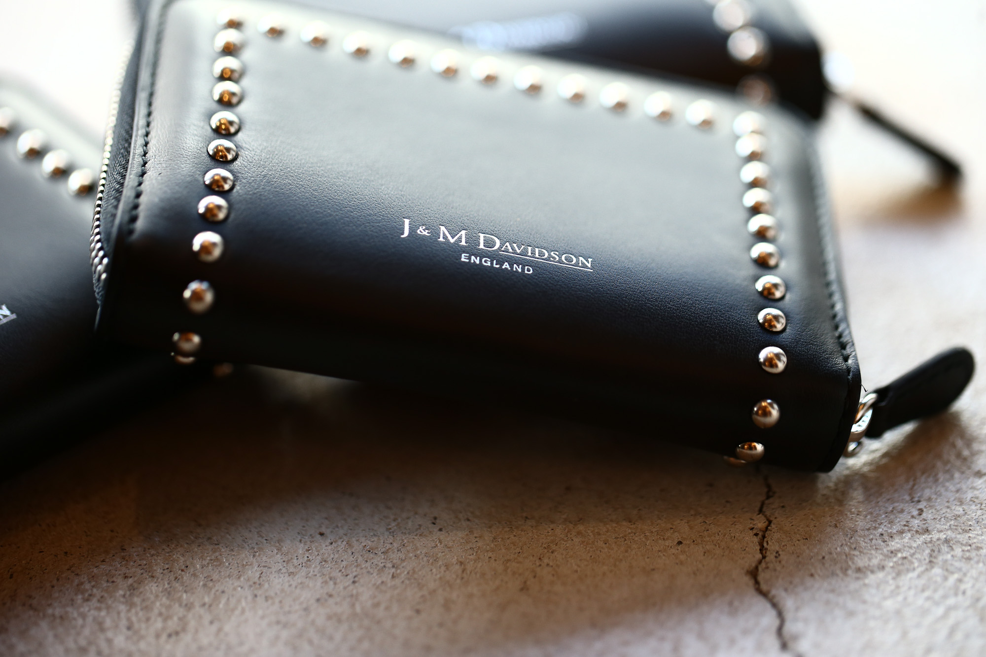 J&M DAVIDSON (ジェイアンドエムデヴィッドソン) JET SET COLLECTION (ジェットセット コレクション) SMALL ZIP PURSE WITH STUDS (スモール ジップ パース ウィズ スタッズ) 10131N CALF LEATHER (カーフレザー) 折財布 ショートウォレット BLACK (ブラック・999) Made in spain (スペイン製) 2017 秋冬新作 jmdavidson 愛知 名古屋 Alto e Diritto アルト エ デリット