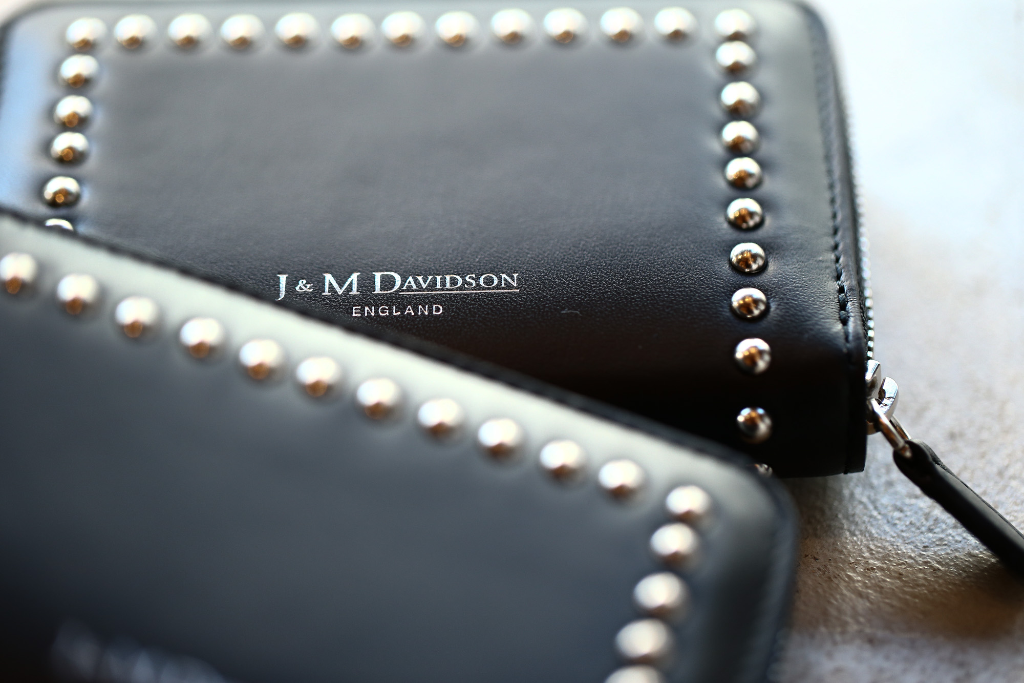 J&M DAVIDSON (ジェイアンドエムデヴィッドソン) JET SET COLLECTION (ジェットセット コレクション) SMALL ZIP PURSE WITH STUDS (スモール ジップ パース ウィズ スタッズ) 10131N CALF LEATHER (カーフレザー) 折財布 ショートウォレット BLACK (ブラック・999) Made in spain (スペイン製) 2017 秋冬新作 jmdavidson 愛知 名古屋 Alto e Diritto アルト エ デリット