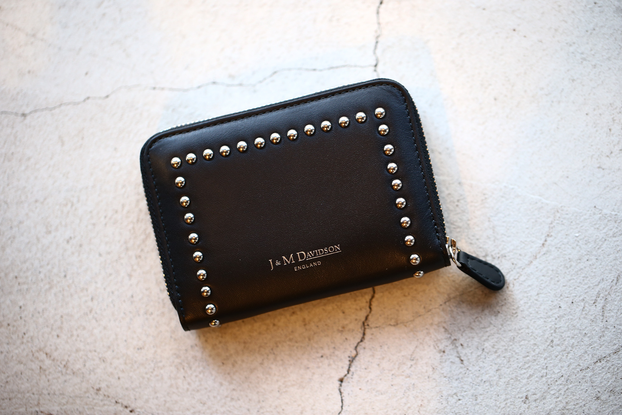 J&M DAVIDSON (ジェイアンドエムデヴィッドソン) JET SET COLLECTION (ジェットセット コレクション) SMALL ZIP PURSE WITH STUDS (スモール ジップ パース ウィズ スタッズ) 10131N CALF LEATHER (カーフレザー) 折財布 ショートウォレット BLACK (ブラック・999) Made in spain (スペイン製) 2017 秋冬新作 jmdavidson 愛知 名古屋 Alto e Diritto アルト エ デリット