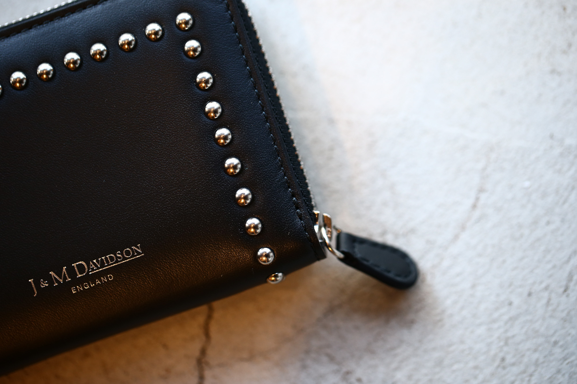 J&M DAVIDSON (ジェイアンドエムデヴィッドソン) JET SET COLLECTION (ジェットセット コレクション) SMALL ZIP PURSE WITH STUDS (スモール ジップ パース ウィズ スタッズ) 10131N CALF LEATHER (カーフレザー) 折財布 ショートウォレット BLACK (ブラック・999) Made in spain (スペイン製) 2017 秋冬新作 jmdavidson 愛知 名古屋 Alto e Diritto アルト エ デリット